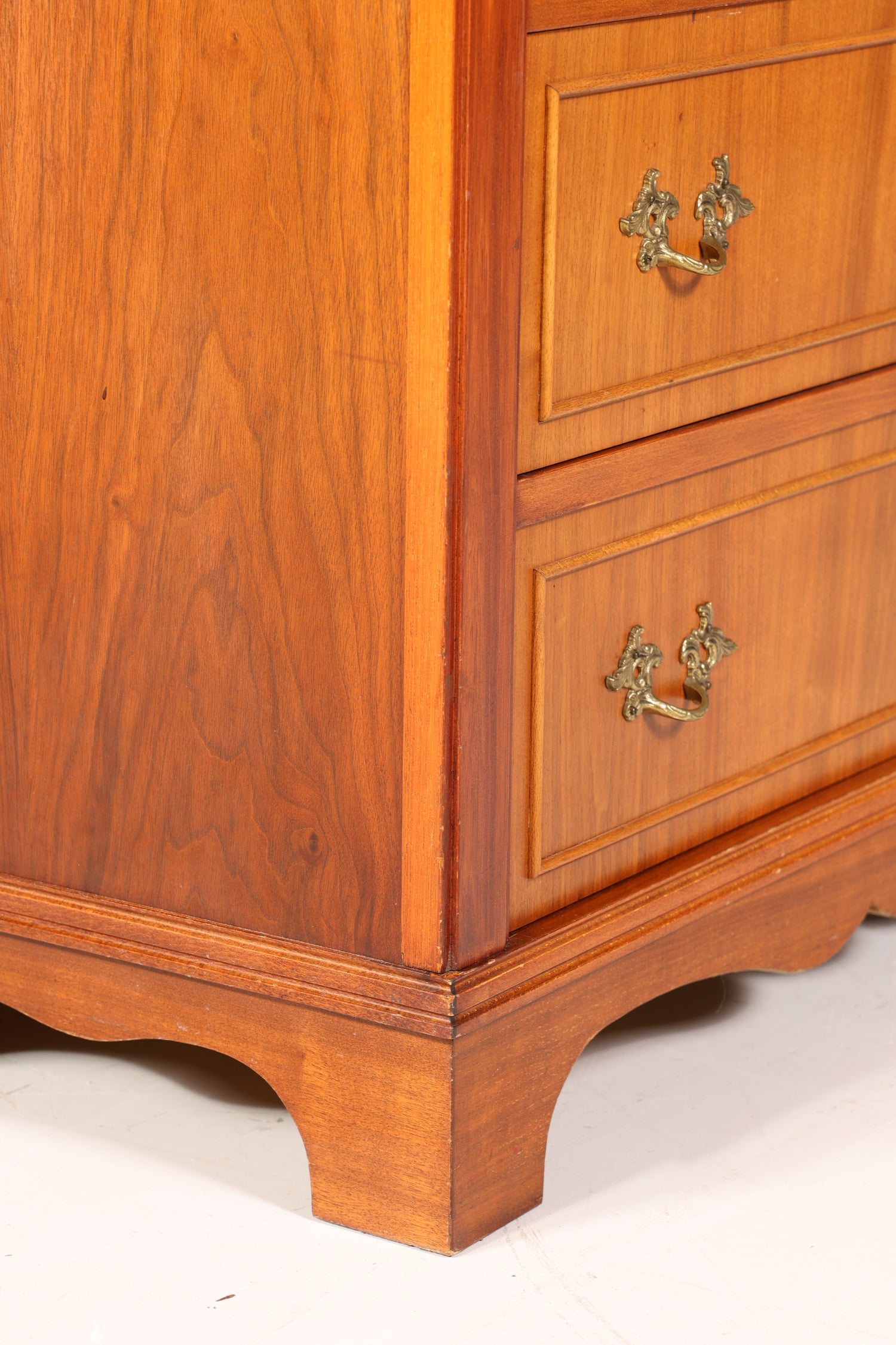 Stilvoller Sekretär im Englischen Stil Büro Vertiko Kommode echt Holz Schreibkommode