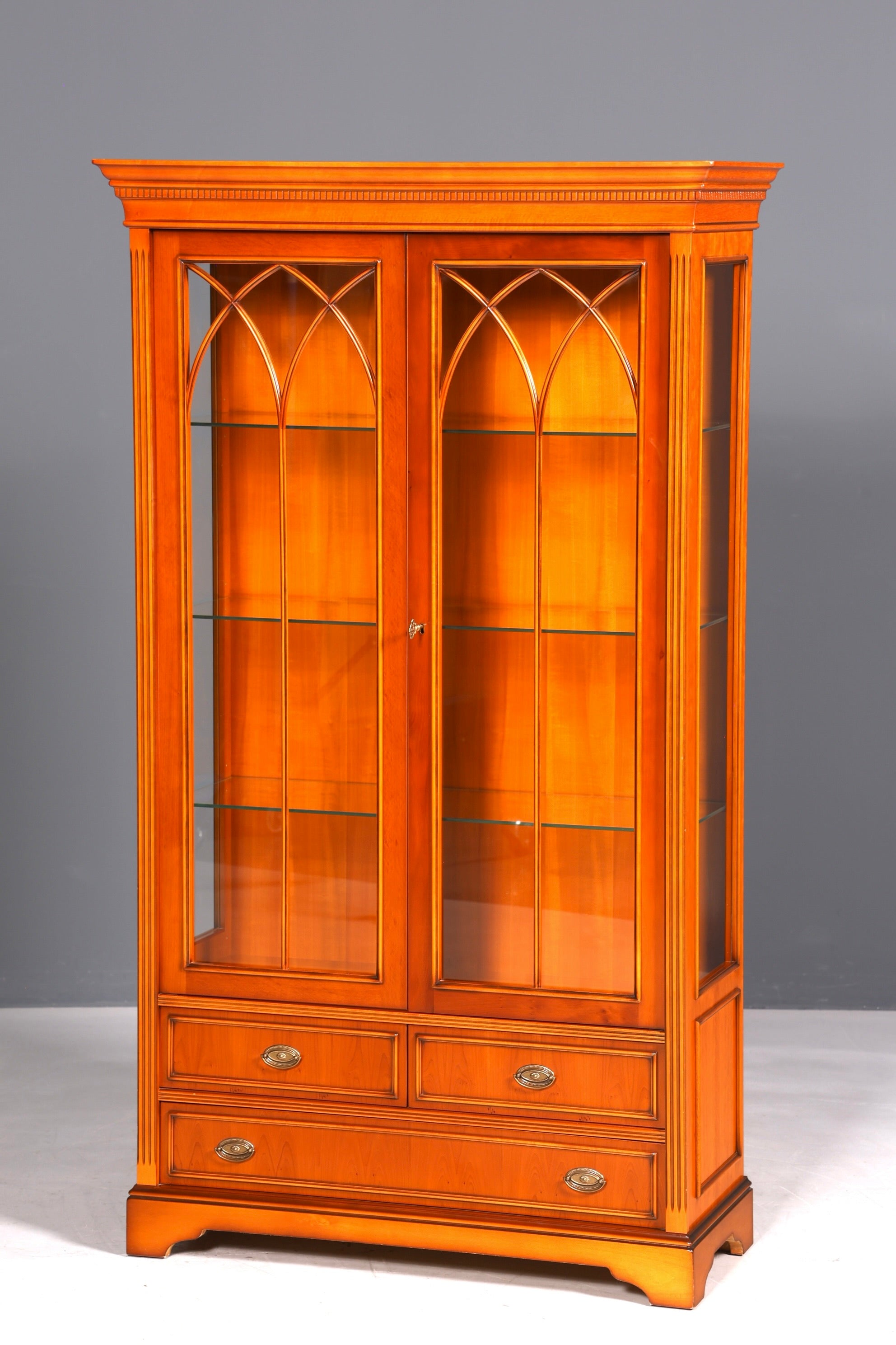 Wunderschöne Englische Vitrine Eibe Bücherschrank Buffet Antik Stil Glasvitrine