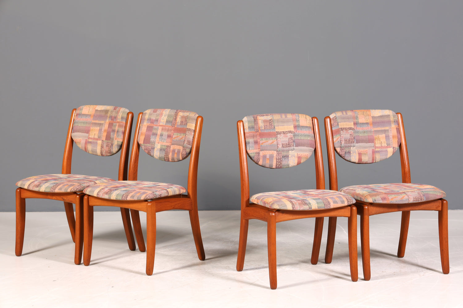 4x Schlichte Mid Century Stühle Retro Stuhlset Danish Design Küchenstühle Teak Holz Esszimmer Stühle