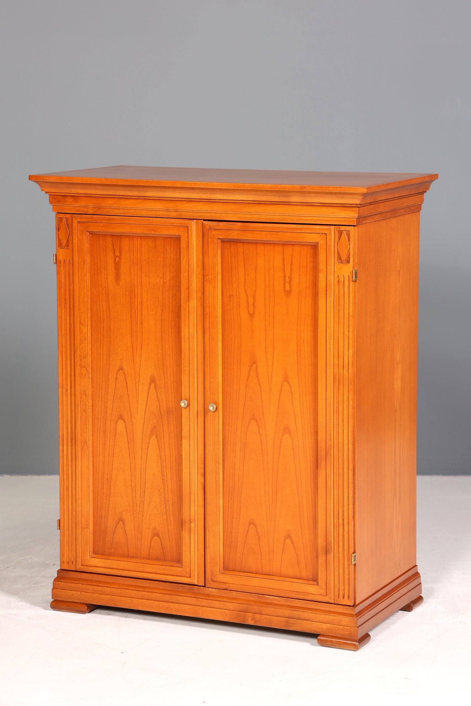 Wunderschöner Original Selva Schrank Antik Stil Hifi Schrank Villa Borghese TV Schrank