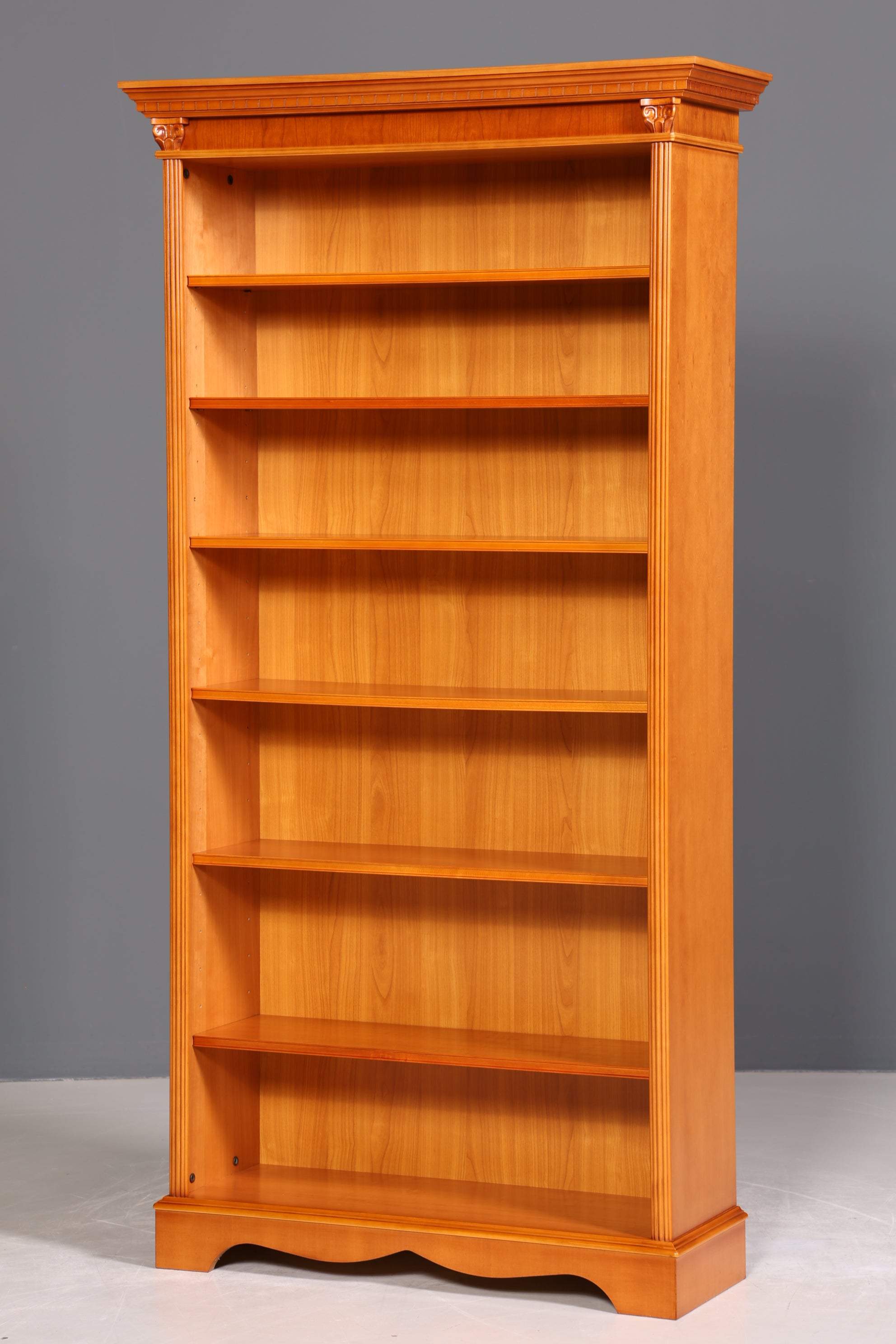 Wunderschönes Englisches Bücherregal Antik Regal Regency Made in Italy Bookshelf Buchablage 60s