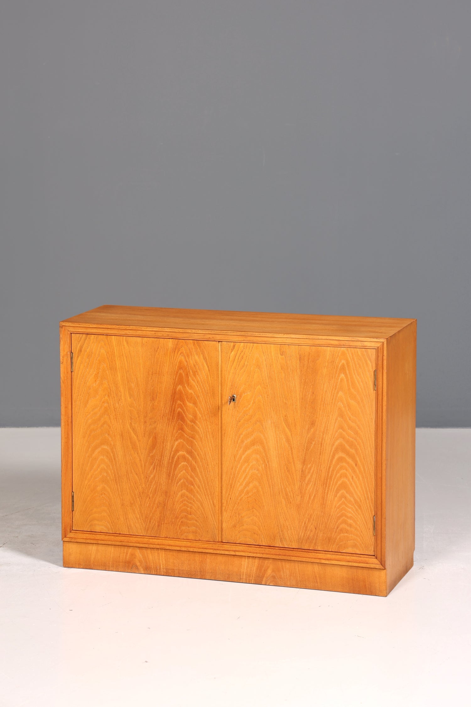 Wunderschöne Mid Century Schrank Vintage Retro Flur Schrank Kommode 60s Regal Sideboard