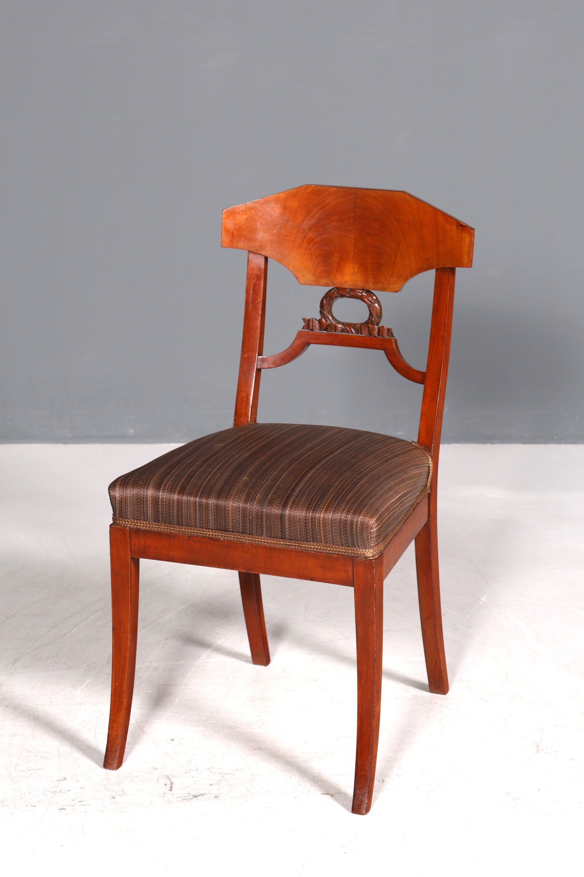 Traumhafter Biedermeier Stuhl Antik Küchenstuhl echt Holz Sekretär Stuhl Esszimmer Stuhl 1 von 2