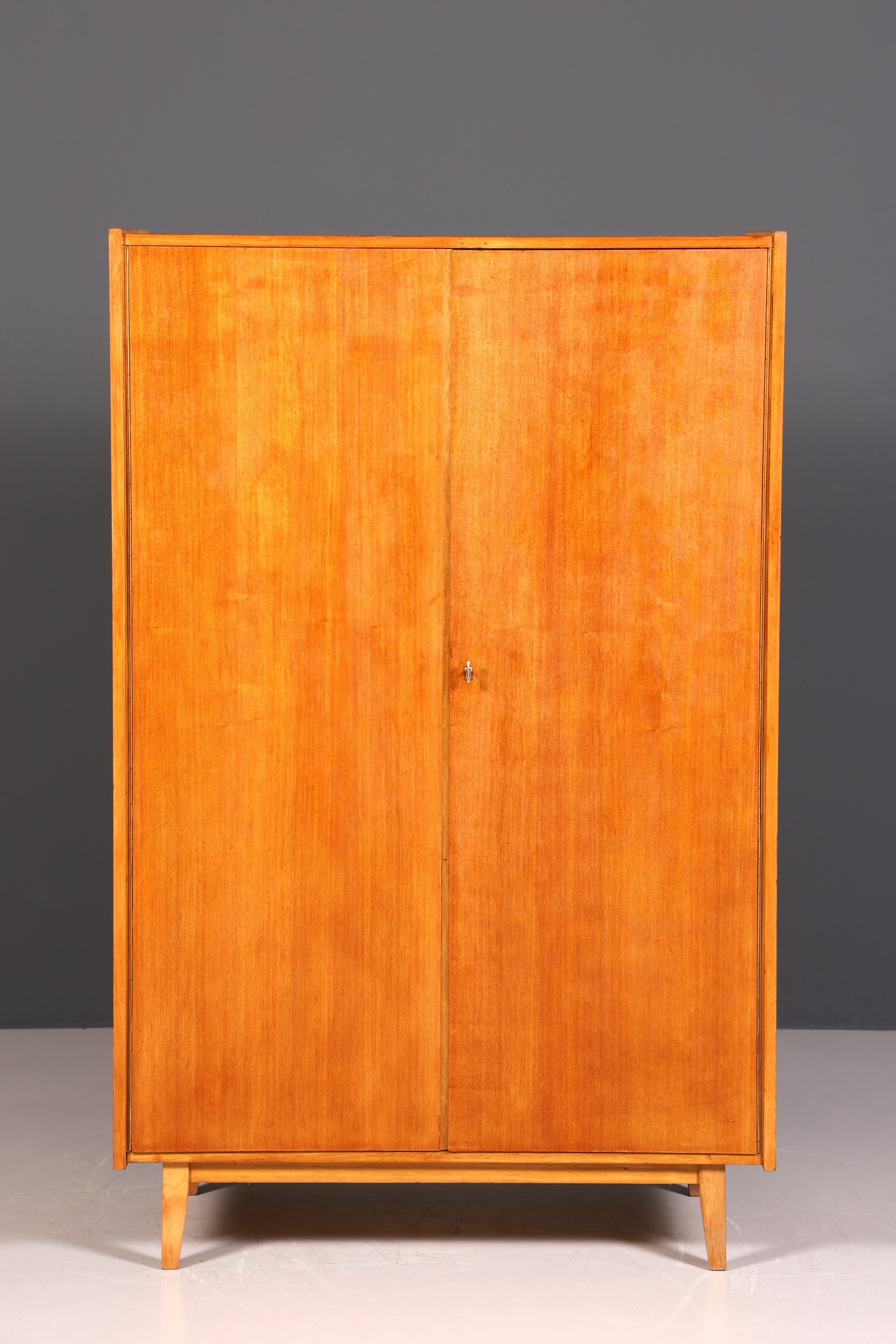 Traumhafter Mid Century Kleiderschrank Vintage Schrank Retro Wäscheschrank Dielenschrank