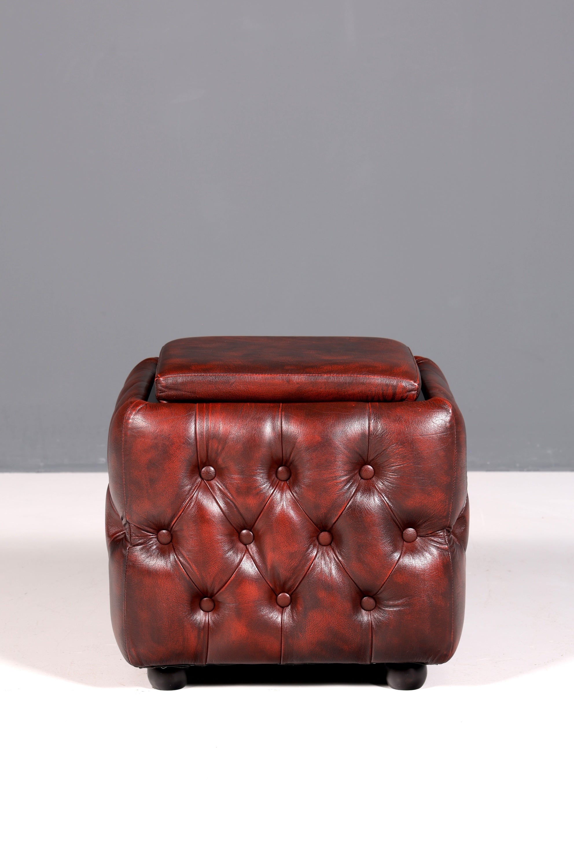 Wunderschöner Original Chesterfield Hocker Englische Sitzbank Fusshocker mit Stauraum UK