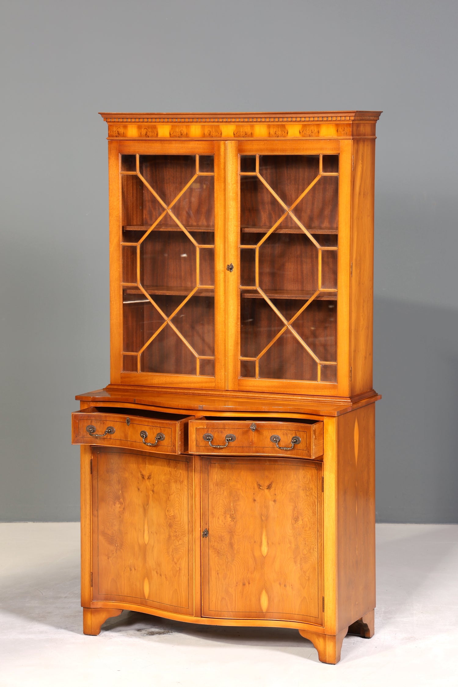 Wunderschöne Englische Vitrine Bücherschrank Buffet Antik Stil Englisch Eibe Glasvitrine Bibliothek