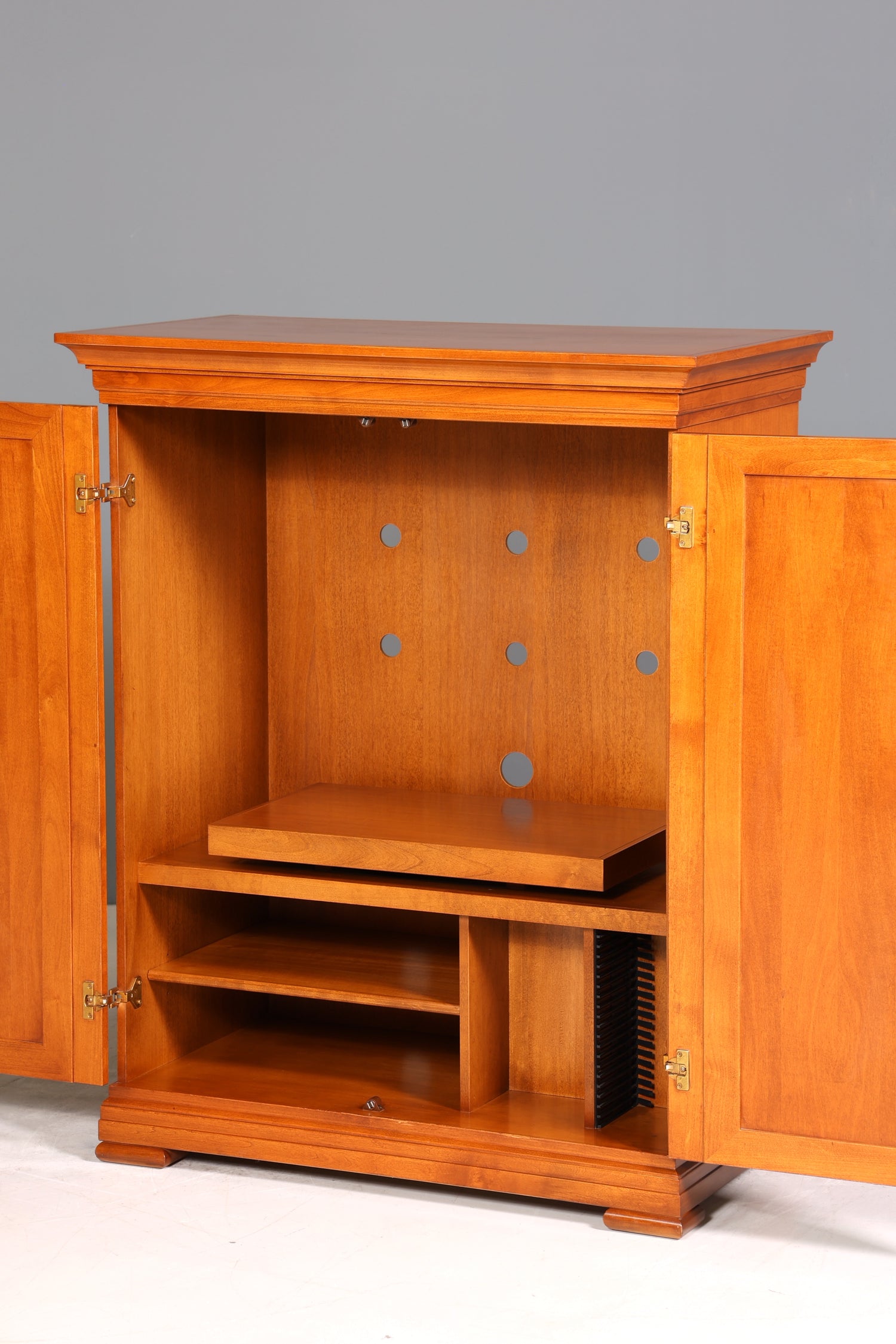 Wunderschöner Original Selva Schrank Antik Stil Hifi Schrank Villa Borghese TV Schrank