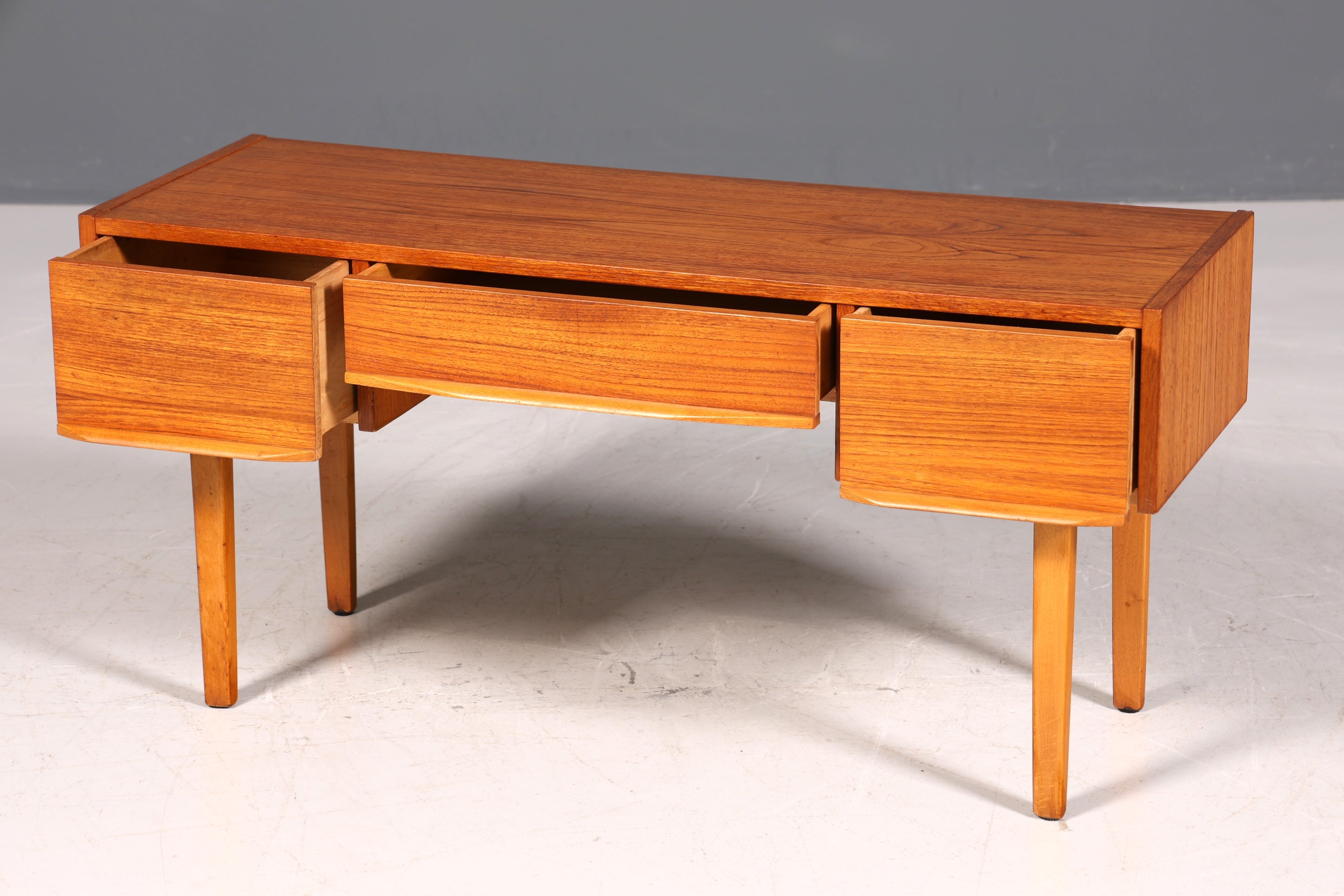 Wunderschönes Mid Century Kommode Danish Design Vintage TV Sideboard 60s Schrank Flurkommode