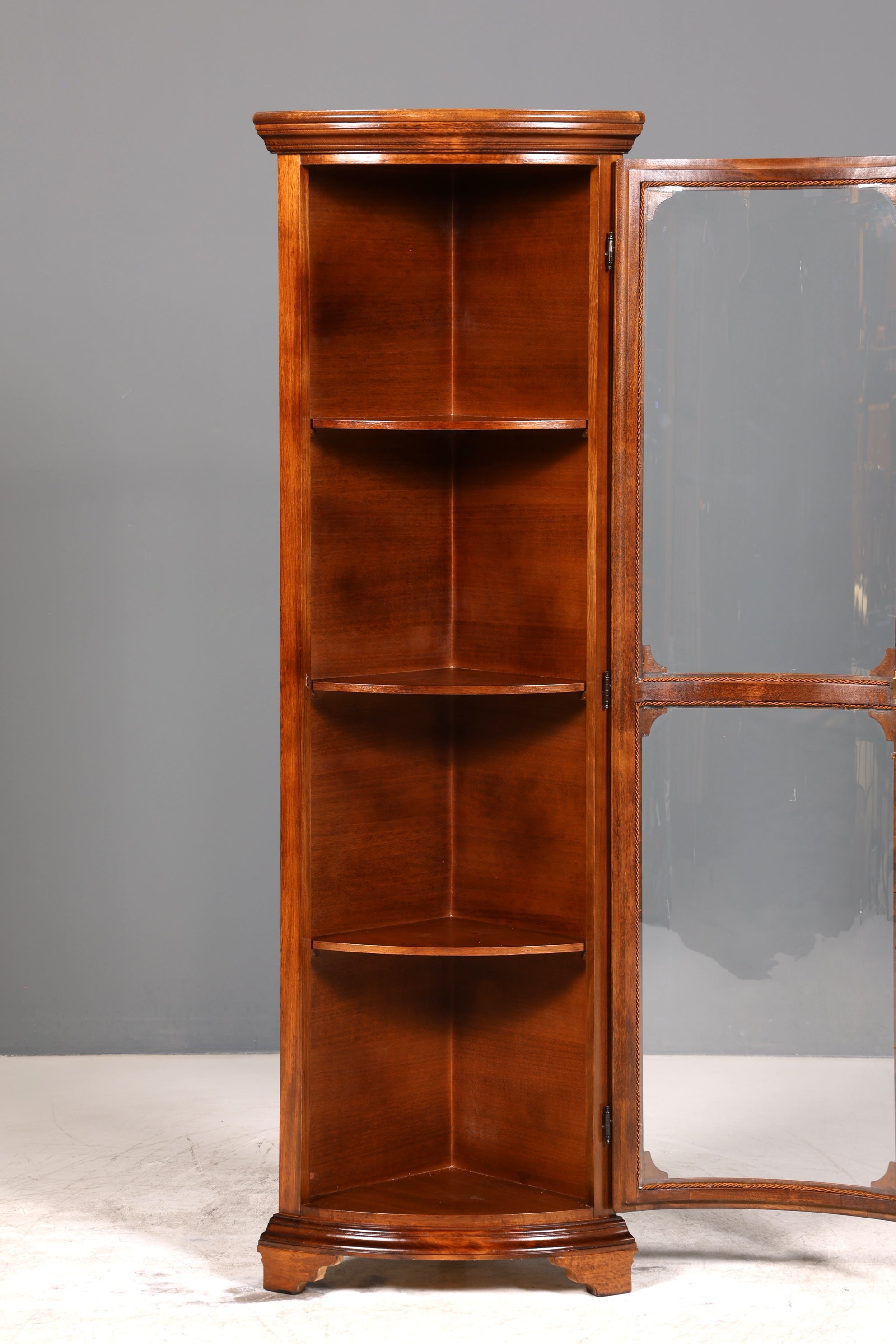 F130 Finish Wunderschöne Englische Eckvitrine Mahagoni Antik 60s echt Holz Schrank Eckschrank Glasvitrine