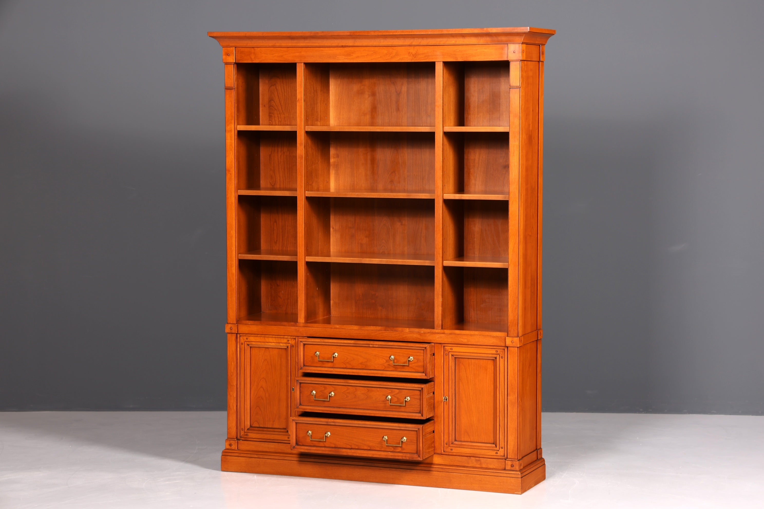 Traumhaftes Original Selva Bücherregal Antik Stil massiv Holz Regal Schrank Bibliothek