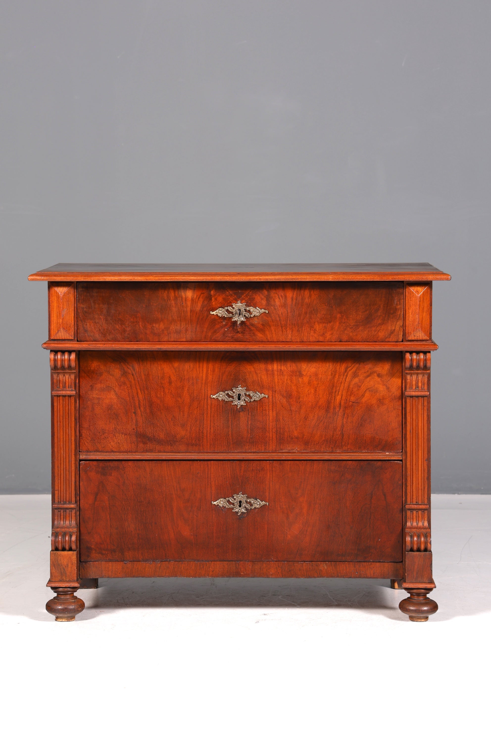 Wunderschöne Gründerzeit Kommode Louis Philippe Schubladen Kommode Nussbaum Sideboard um 1880