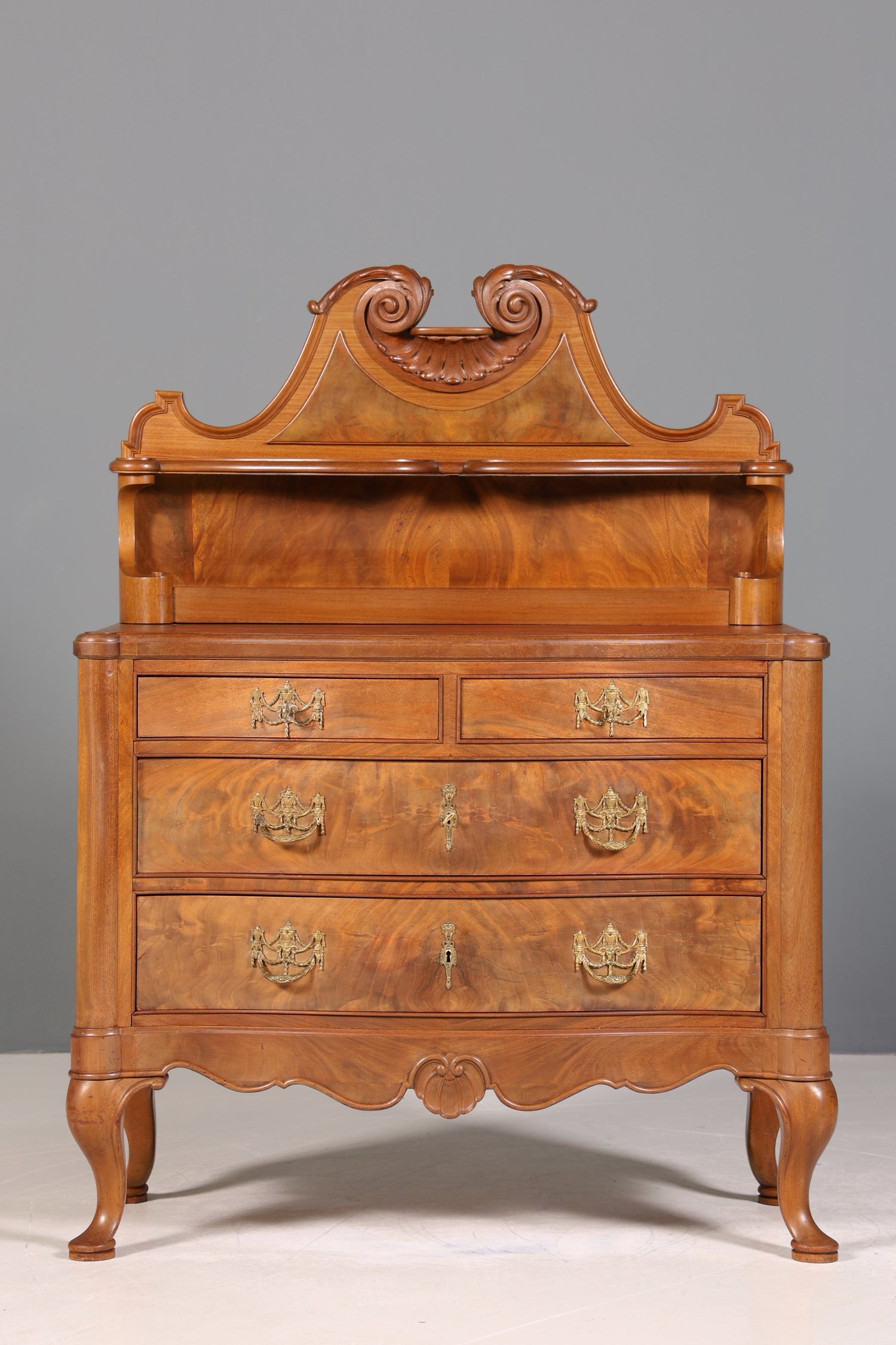 Traumhafte geschwungene Barock Kommode Englisch Sideboard Chippendale Schubladenkommode