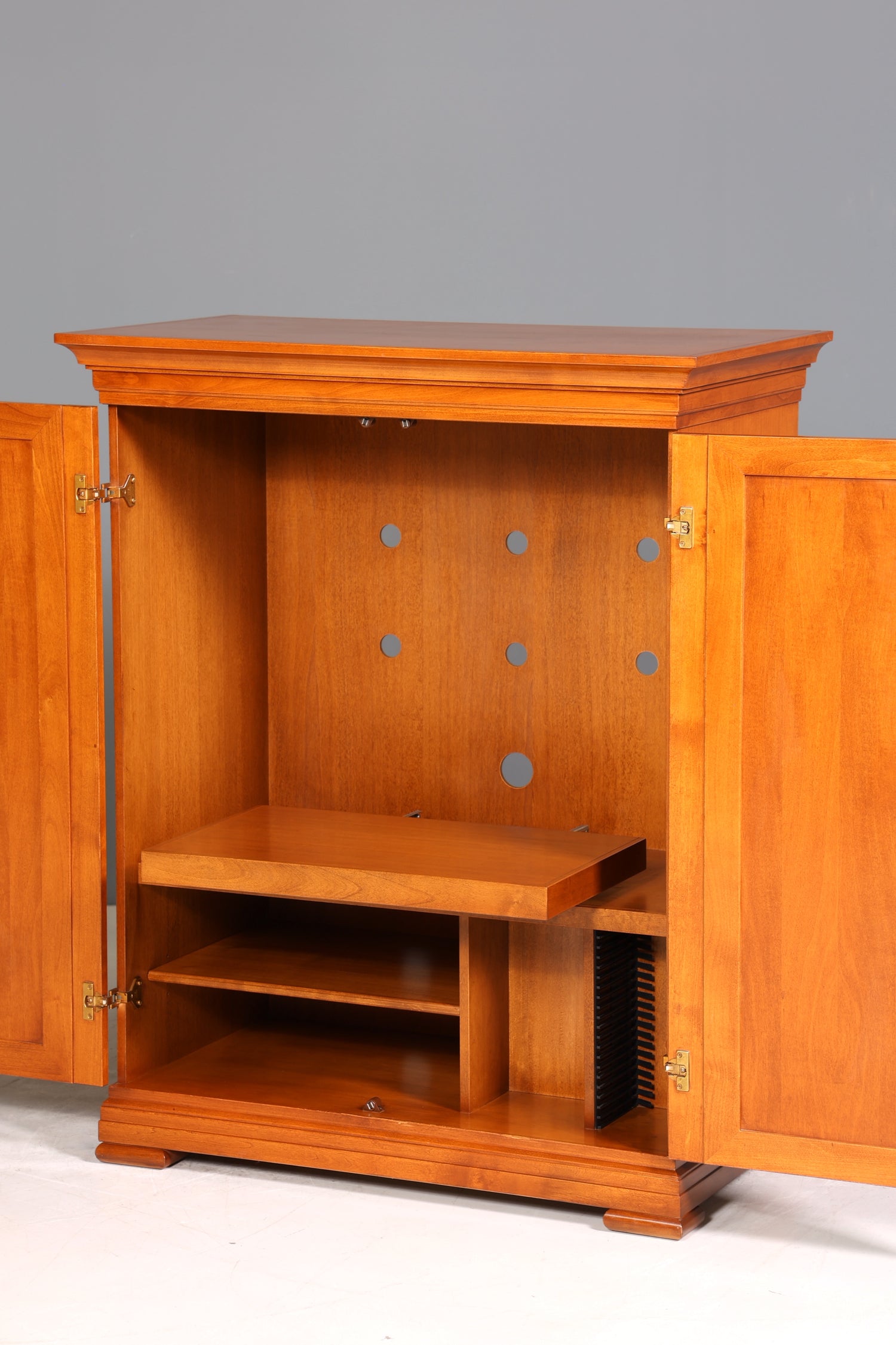 Wunderschöner Original Selva Schrank Antik Stil Hifi Schrank Villa Borghese TV Schrank