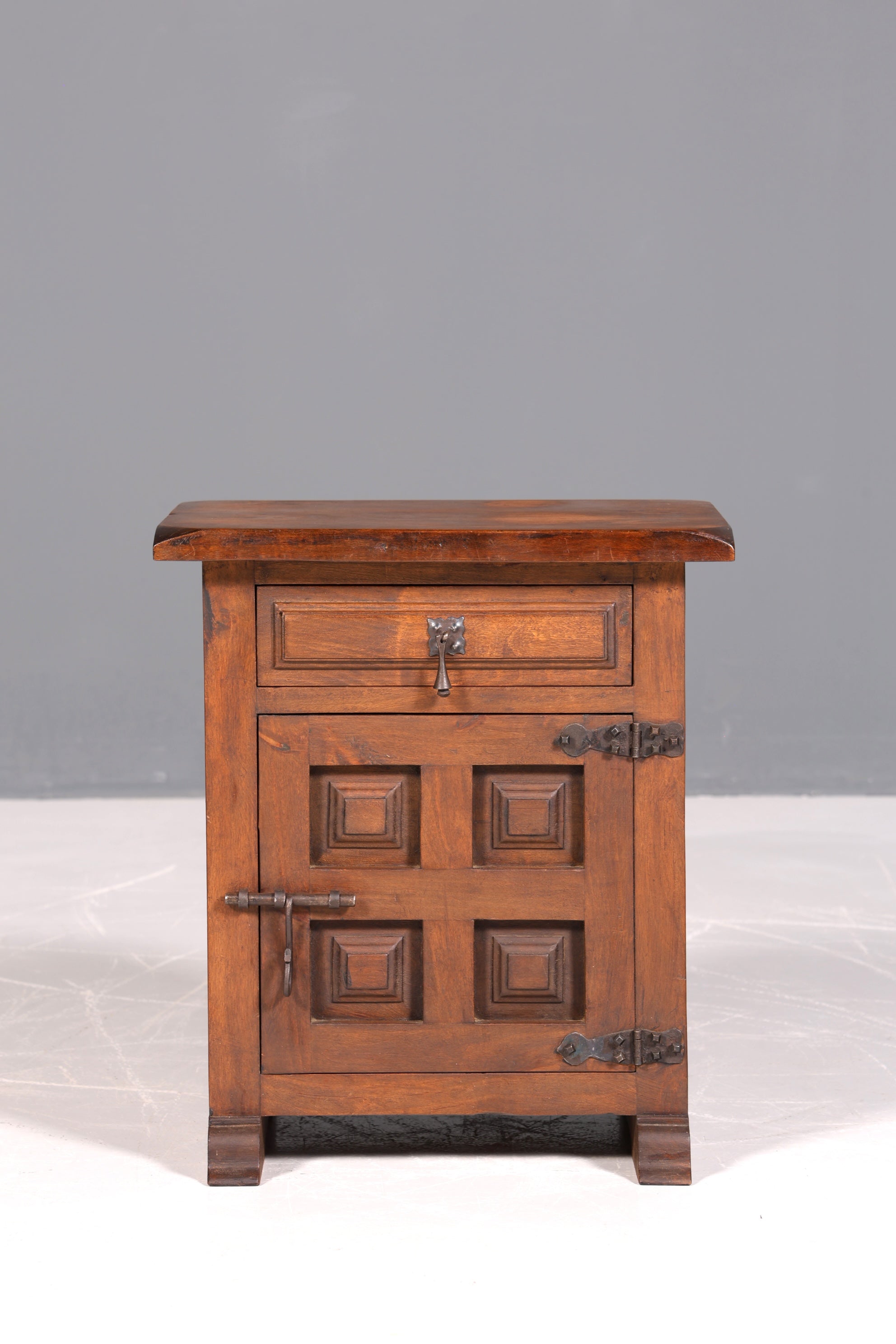 Wunderschöne Spanische Kommode echt Holz Nachttisch Kommode rustikaler Nightstand
