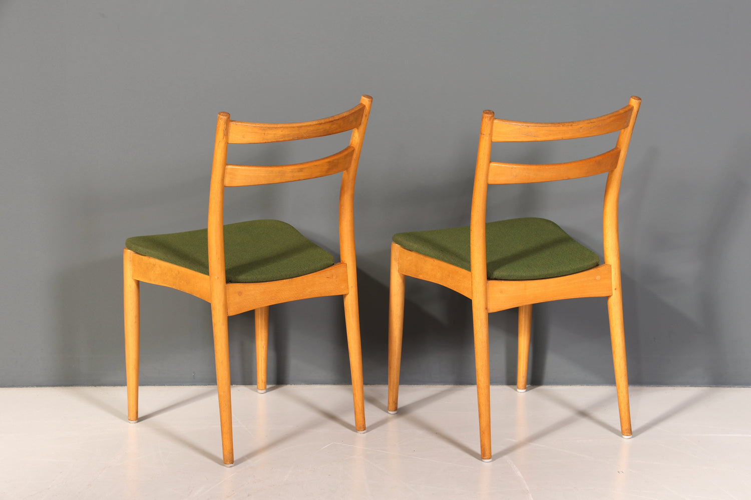 2x Schlichte Mid Century Stühle Retro Stuhlset Danish Design Küchenstühle Esszimmer Stühle