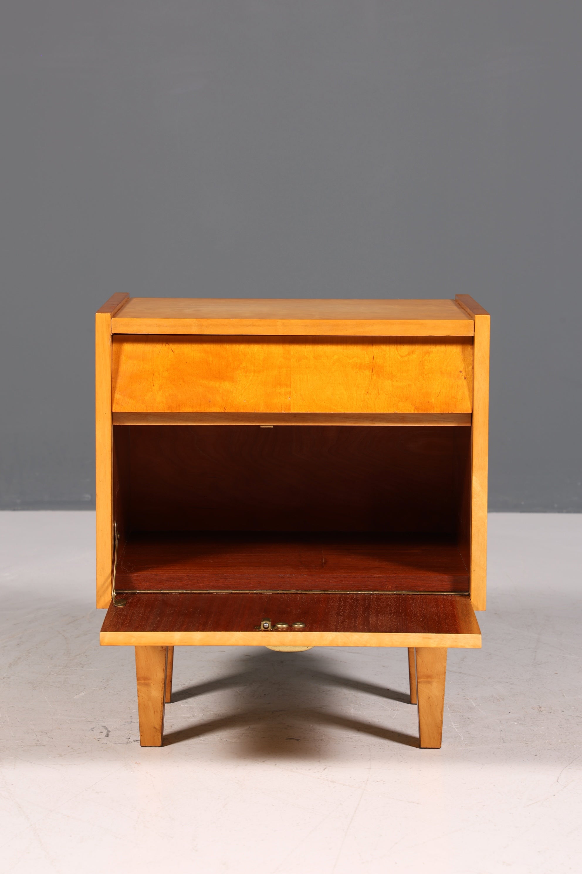 Schlichte Mid Century Kommode Vintage Klappschränkchen Danish Design Nachttisch 1 von 2