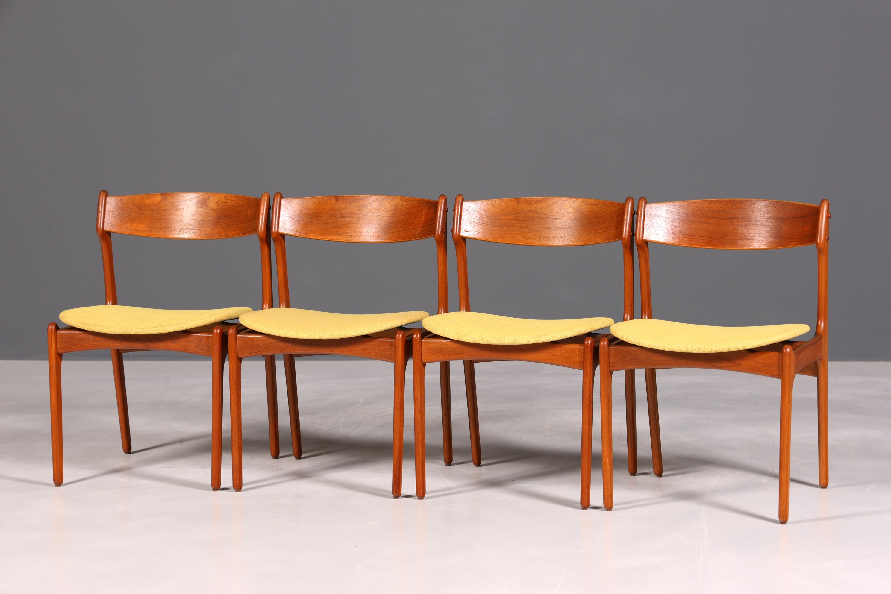 4x Original Erik Buch Stühle von Oddense Maskinsnedkeri A-S Mid Century Danish Design Teak Holz Esszimmer Stühle Küchenstühle