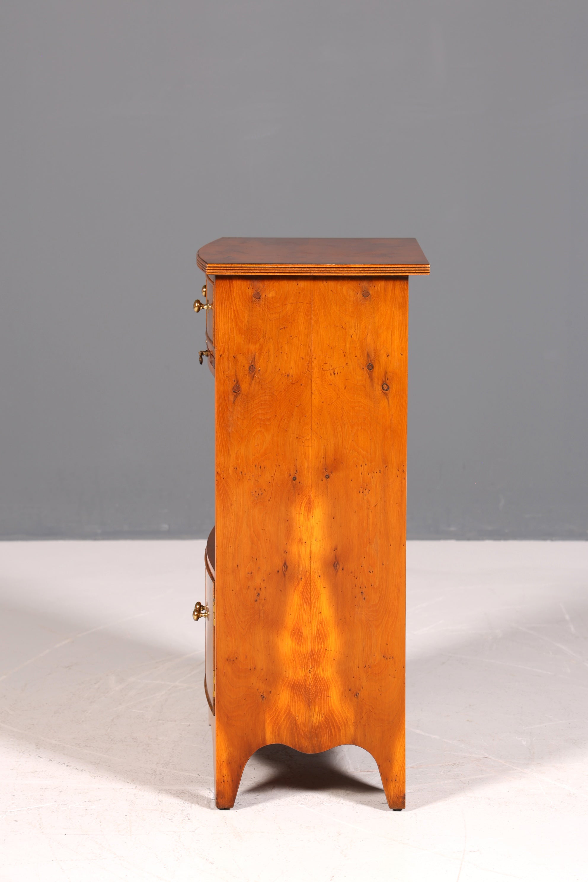 Wunderschöne Englische Kommode Eibe Schrank Reprodux Bevan Funnell Antik Stil Ablagetisch