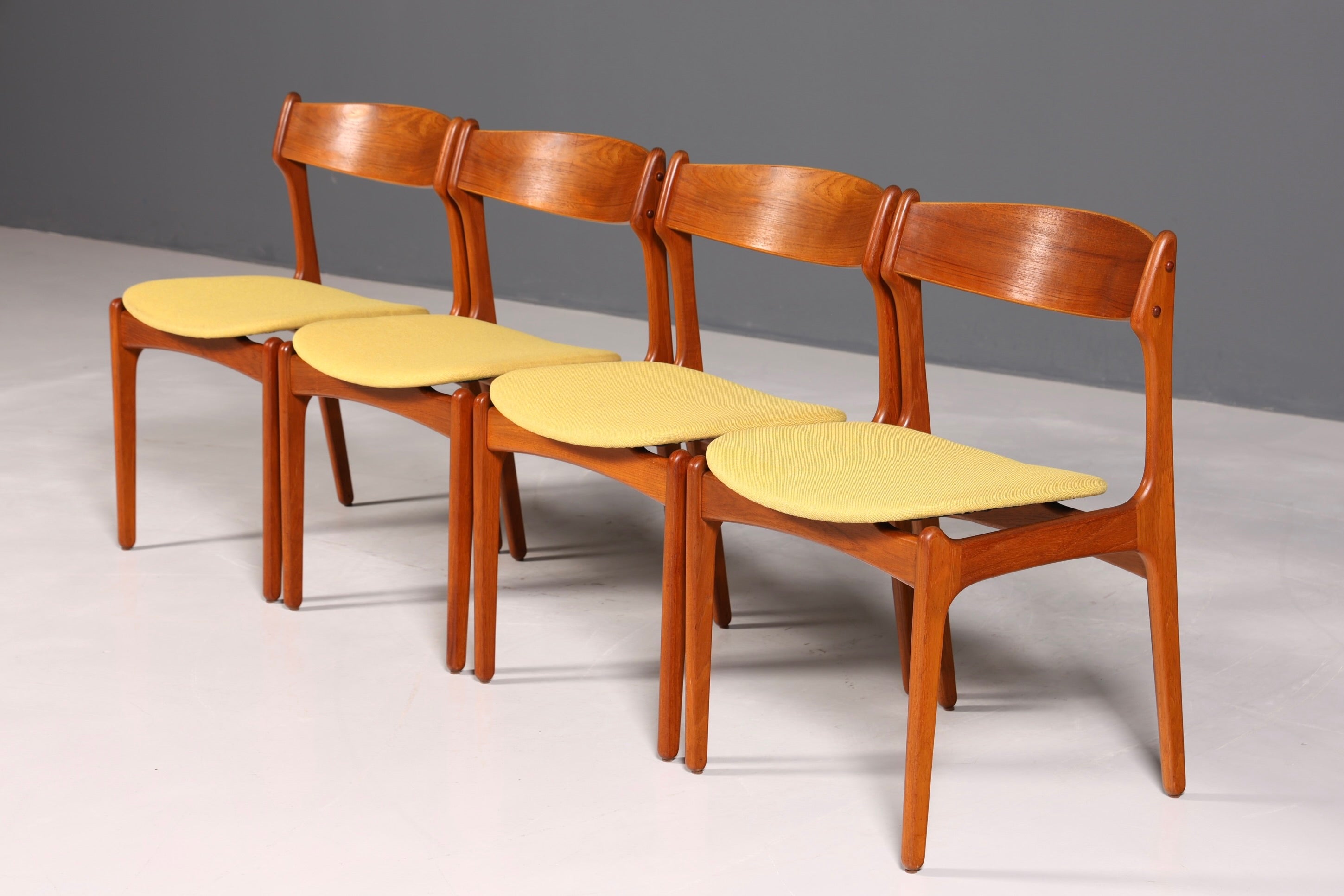 4x Original Erik Buch Stühle von Oddense Maskinsnedkeri A-S Mid Century Danish Design Teak Holz Esszimmer Stühle Küchenstühle