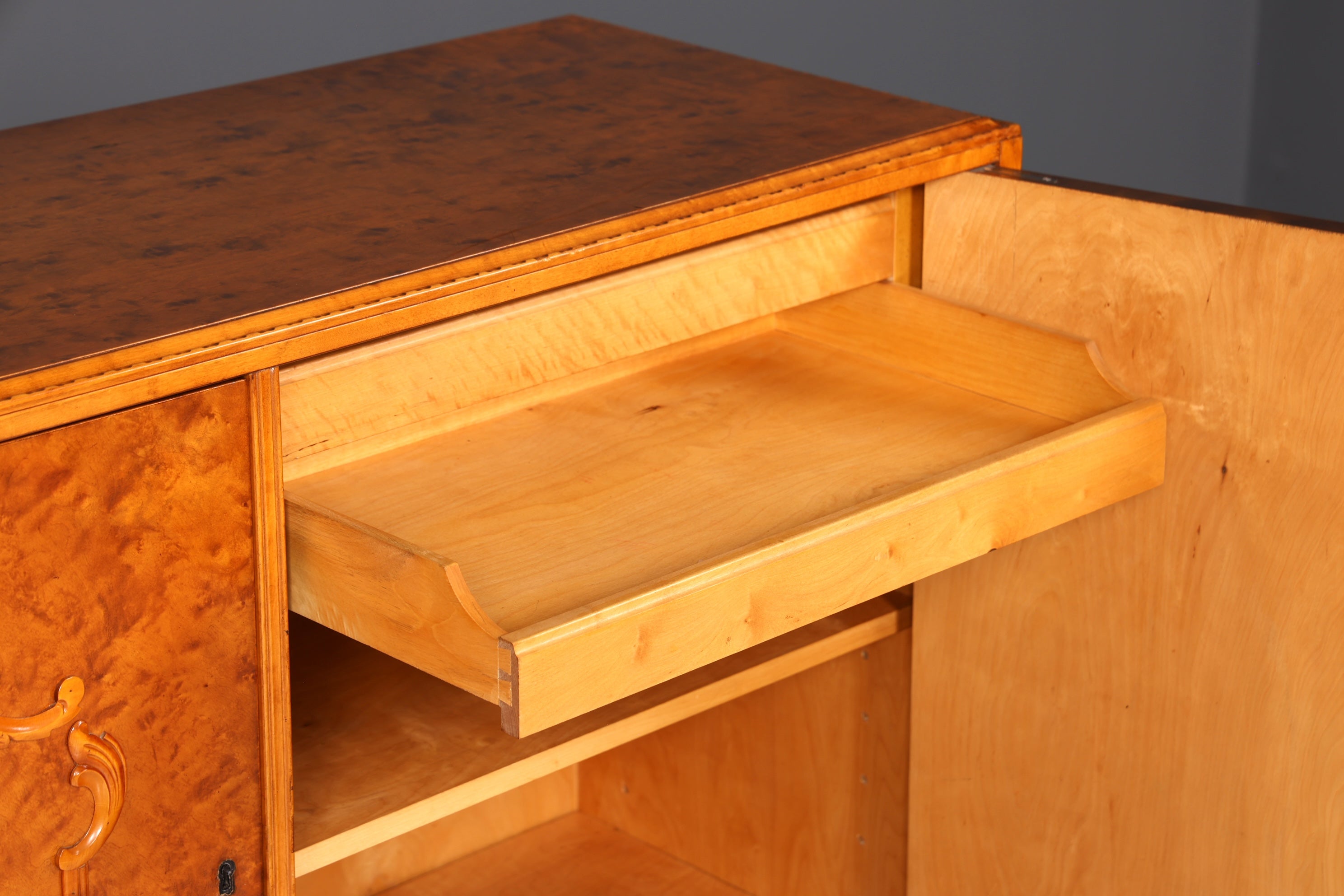 Stilvoller Original Art Deco Schrank Vertiko Sideboard um 1930 Highboard Kommode Aktenschrank Wäscheschrank