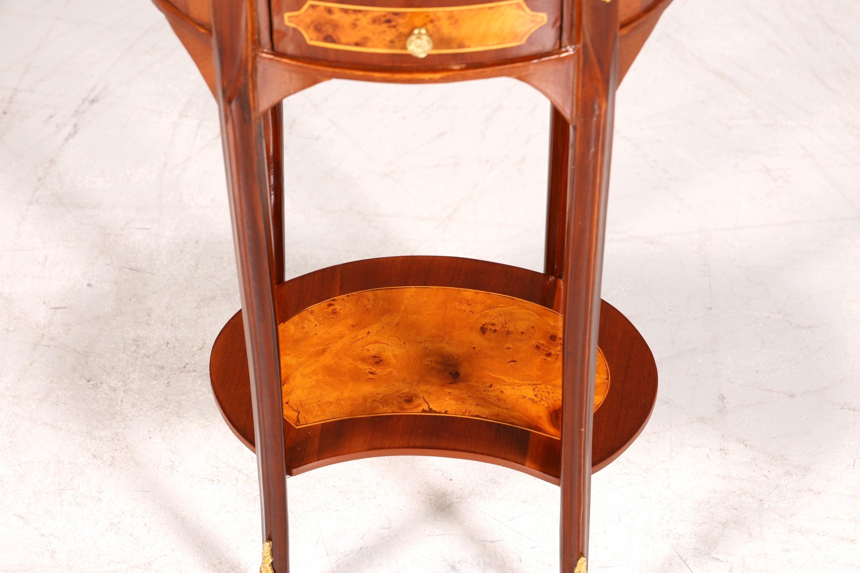 Stilvoller Barock Louis XV Stil Beistelltisch Ablagetisch massiv Kommode Antik Stil