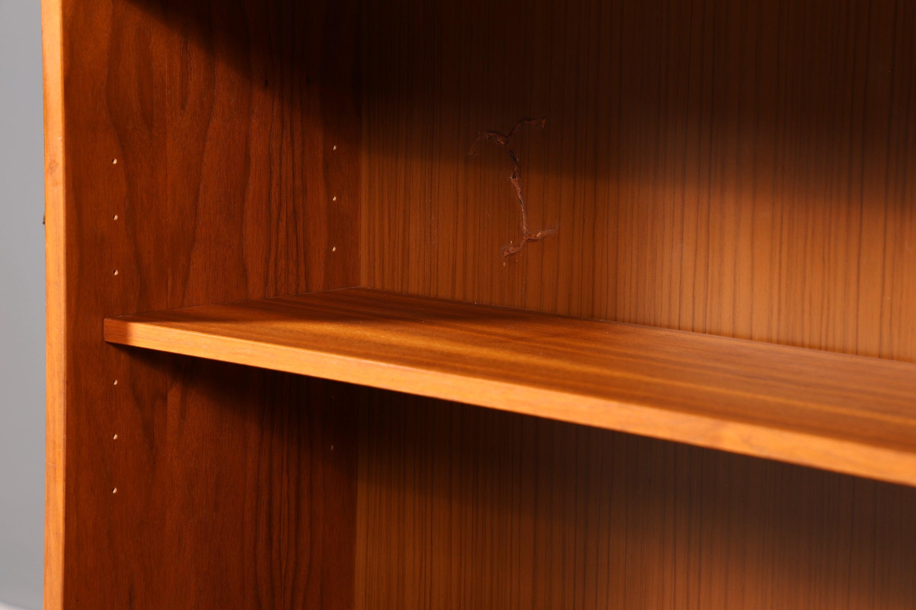 Schlichtes Mid Century Regal "Made in Denmark" Bücherregal Retro Schrank Danish Design Kommode