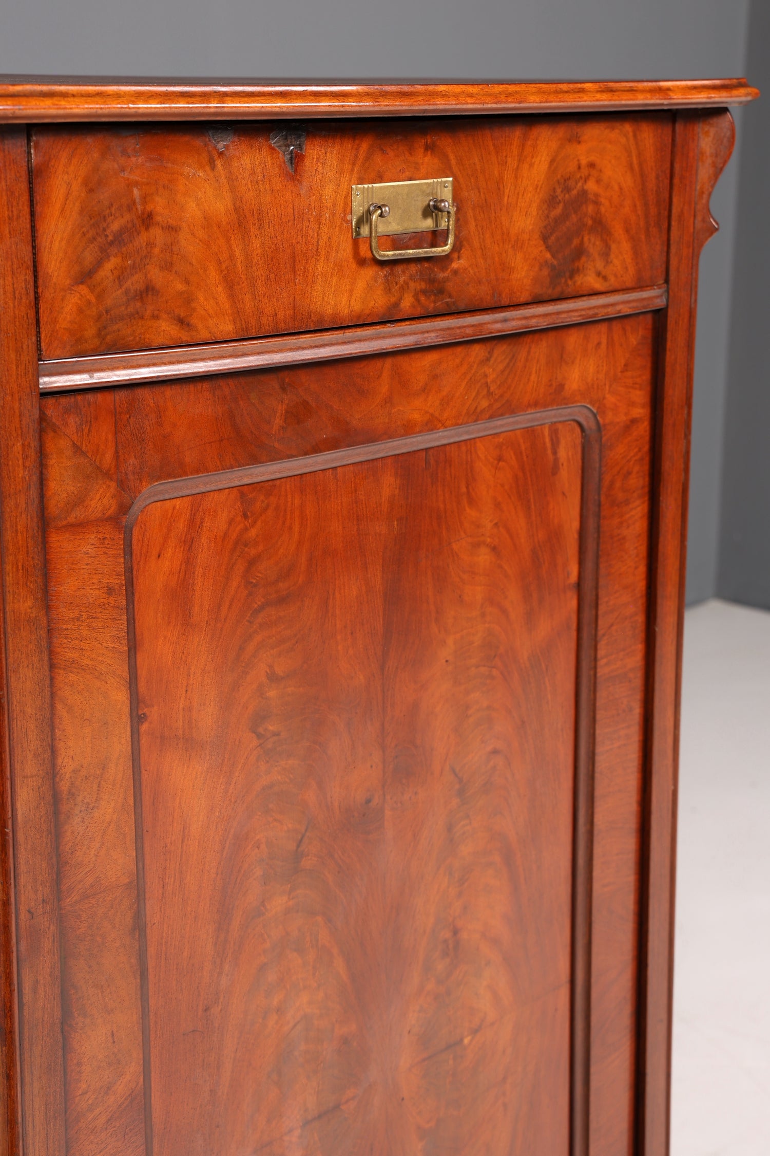 Wunderschöner Louis Philippe Schrank um 1880 Gründerzeit Vertiko Schrank Semainier