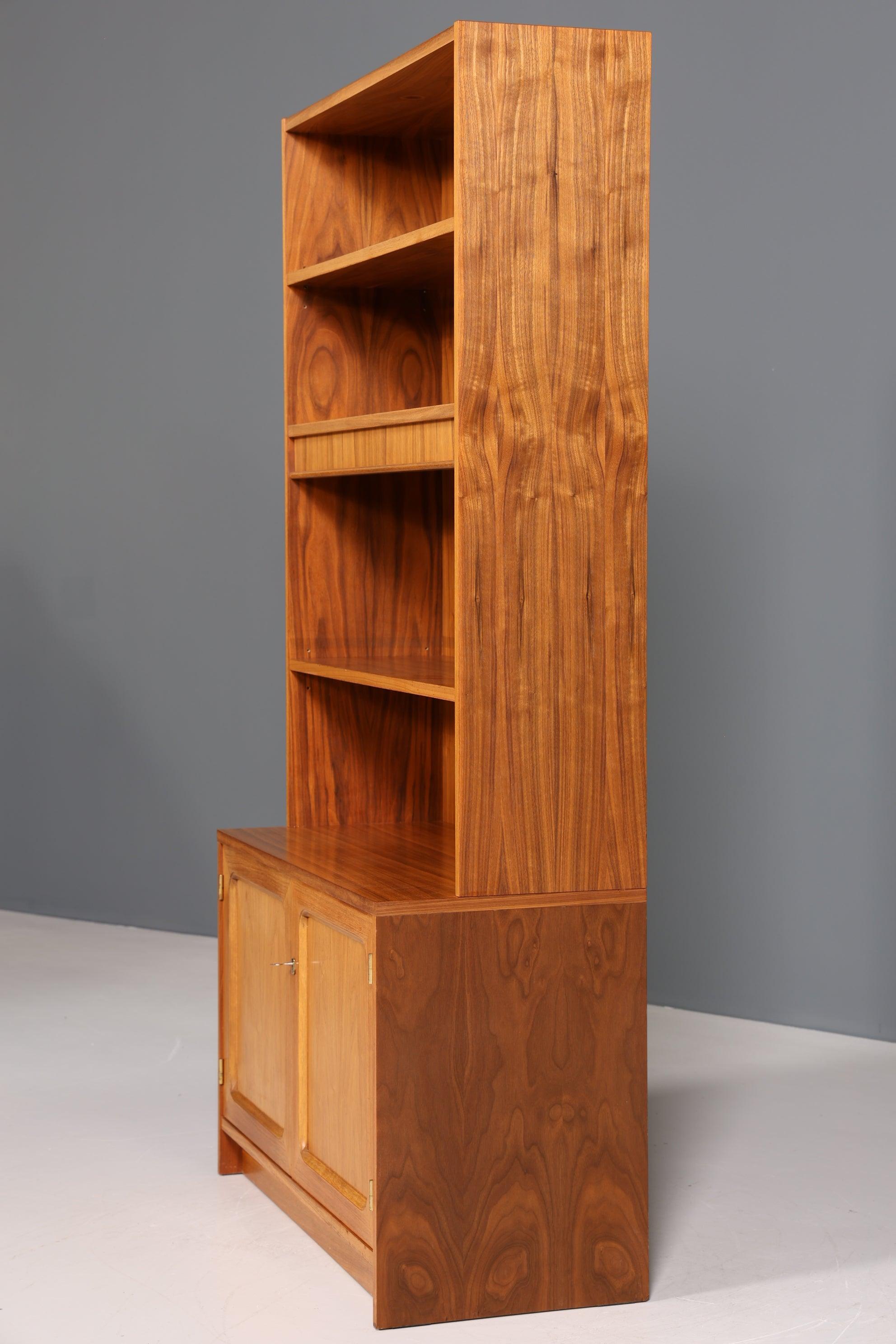 Stilvolles Mid Century Regal "Made in Denmark" Nussbaum Schrank Retro Kommode