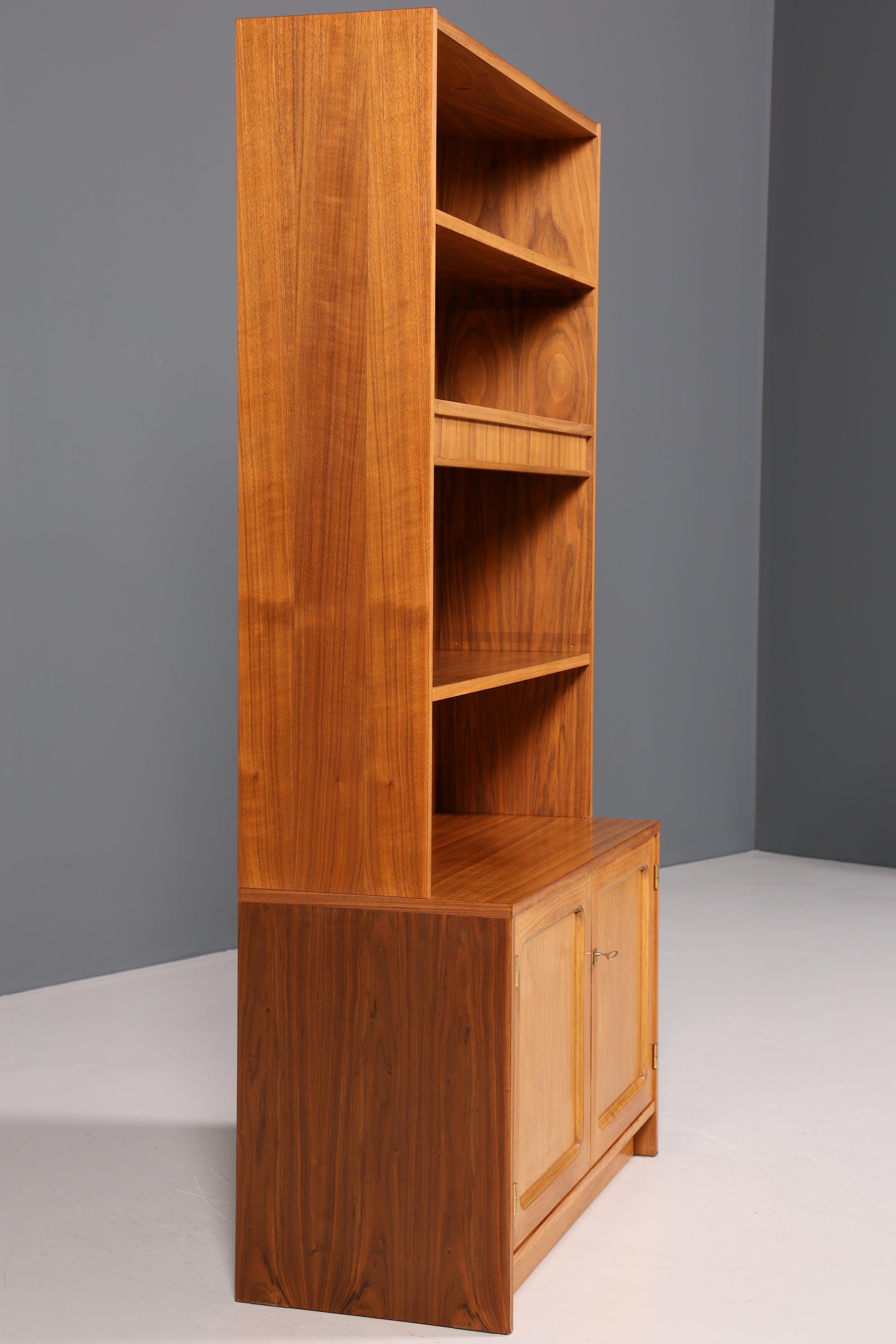 Stilvolles Mid Century Regal "Made in Denmark" Nussbaum Schrank Retro Kommode