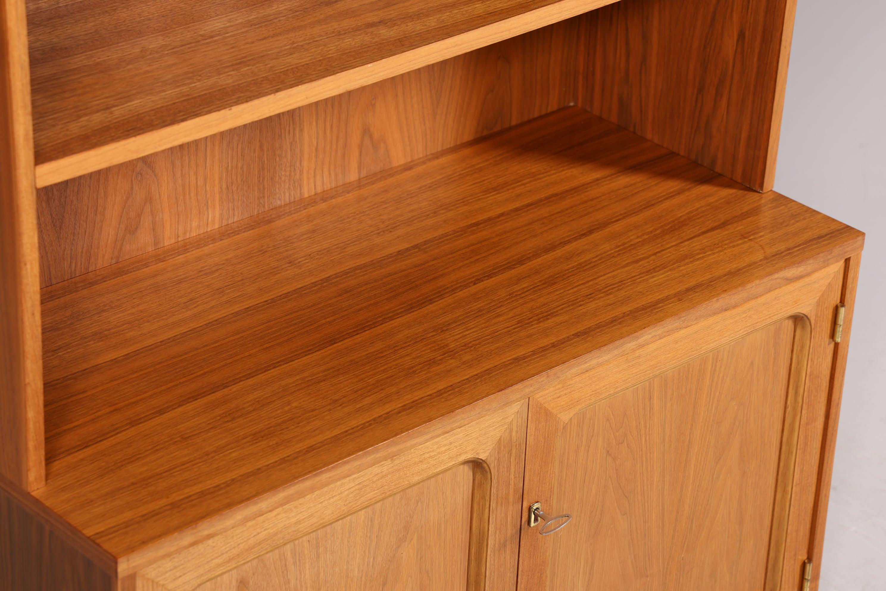 Stilvolles Mid Century Regal "Made in Denmark" Nussbaum Schrank Retro Kommode