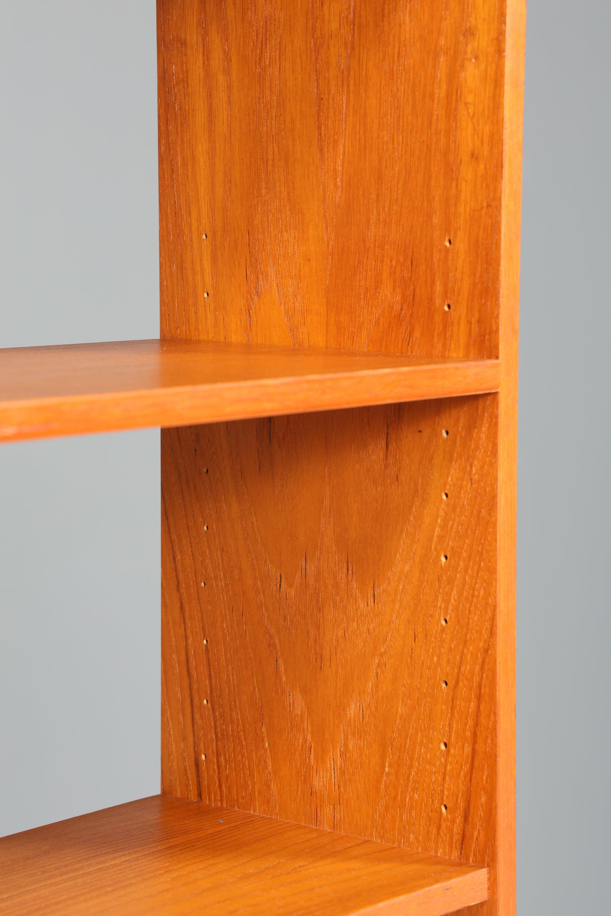 Schlichtes Mid Century Regal "Made in Denmark" Schrank Vintage Bücherregal Danish Design