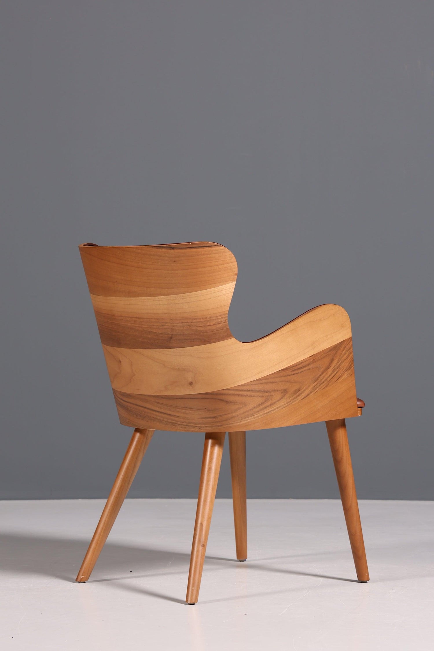 Wunderschöner Chesterfield Stil Stuhl "León Brown" Armlehnstuhl Nussbaum Esszimmerstuhl Sekretär Stuhl