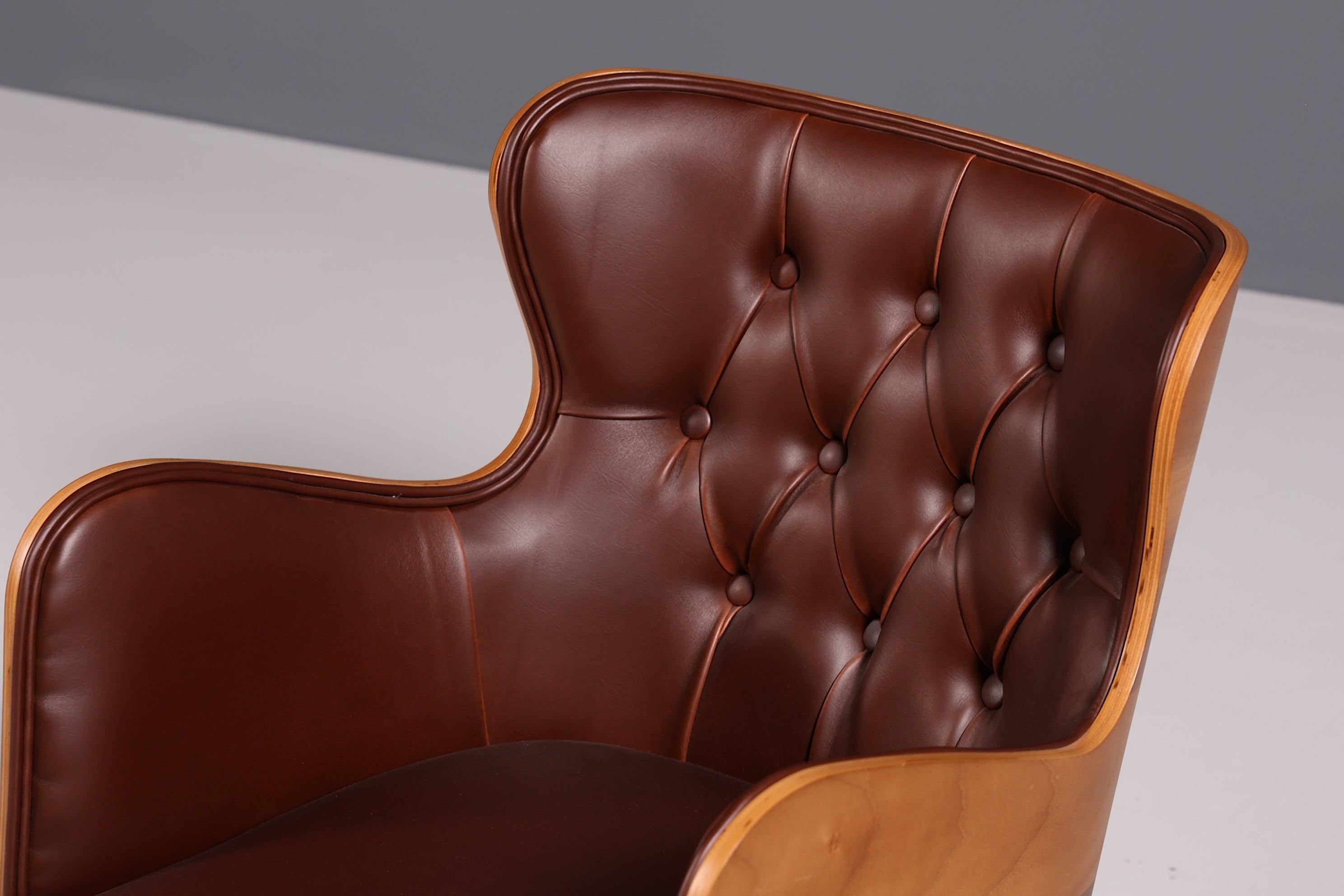 Wunderschöner Chesterfield Stil Stuhl "León Brown" Armlehnstuhl Nussbaum Esszimmerstuhl Sekretär Stuhl