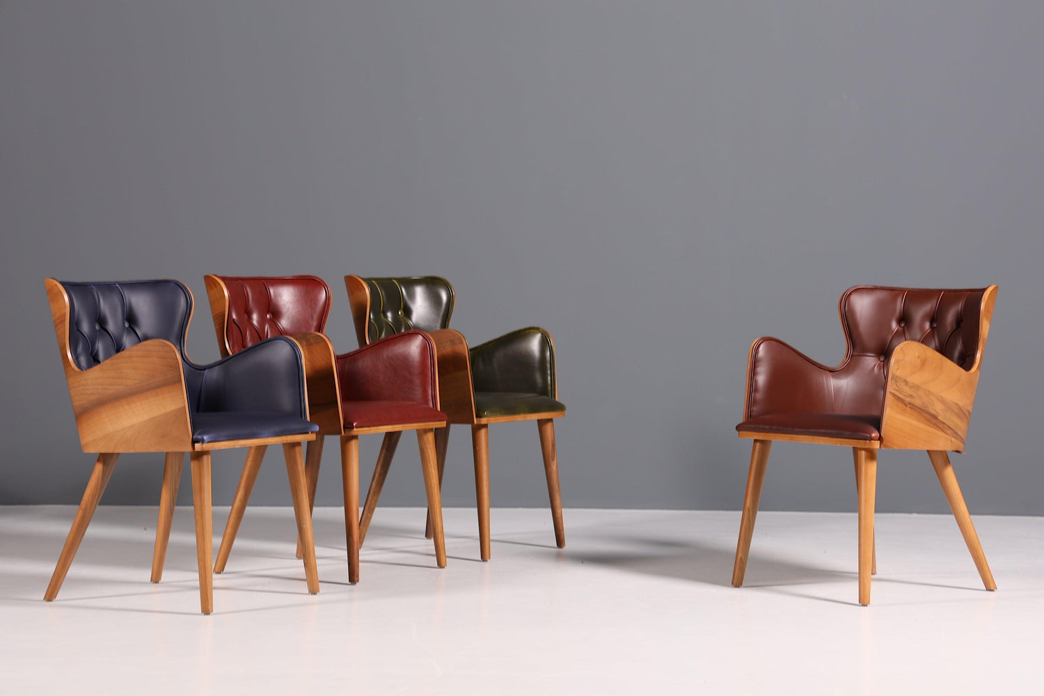 Wunderschöner Chesterfield Stil Stuhl "León Brown" Armlehnstuhl Nussbaum Esszimmerstuhl Sekretär Stuhl