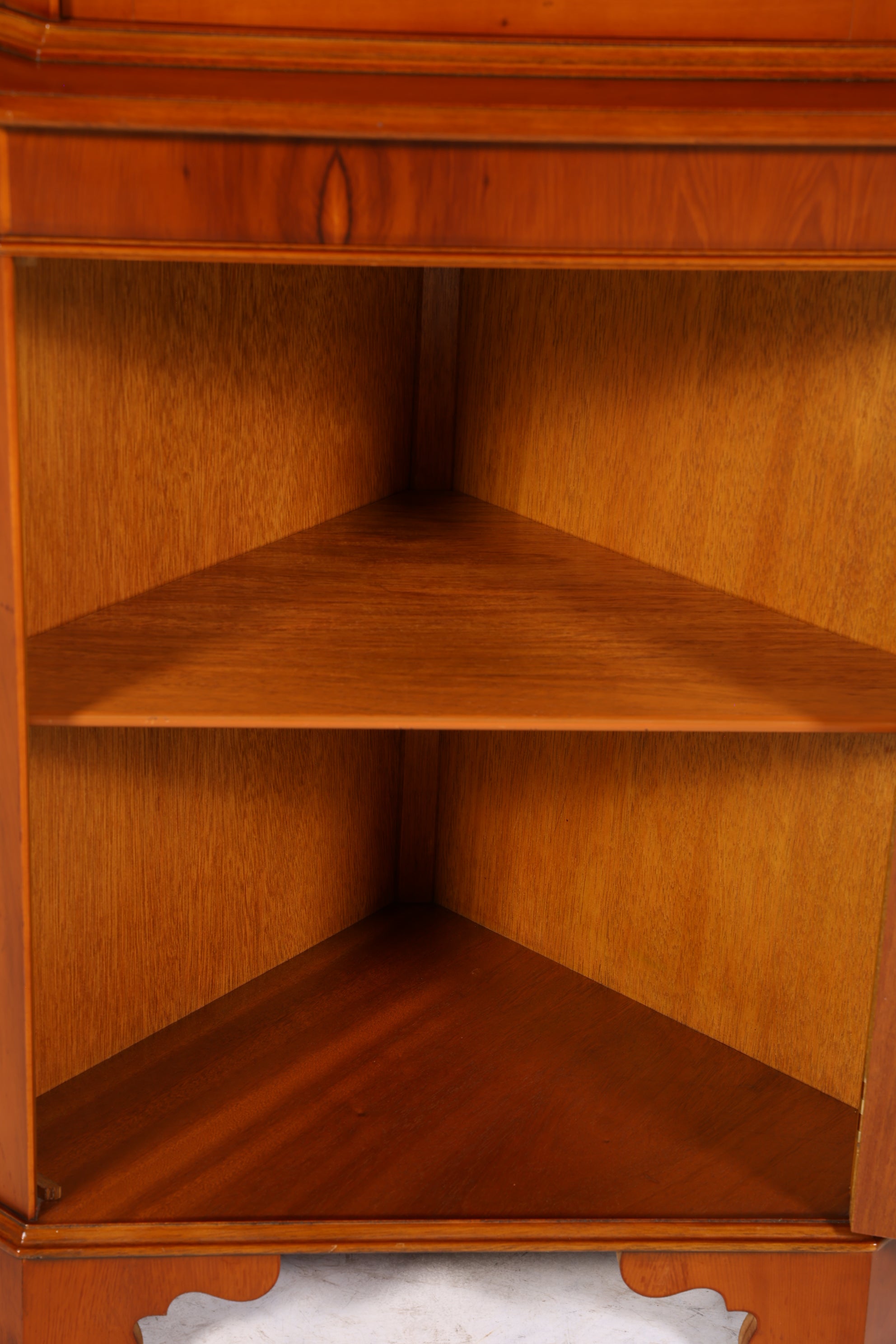 Wunderschöne Englische Eckvitrine Antik 60s echt Holz Schrank Eckschrank Glasvitrine Vitrine