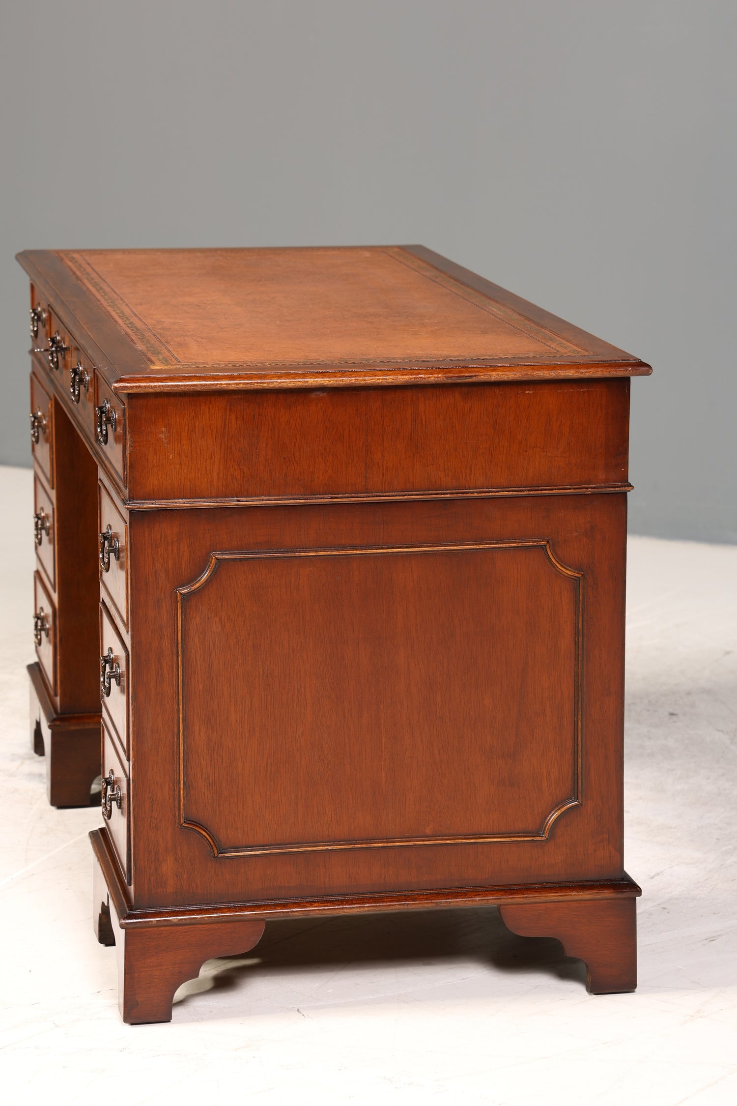 Stilvoller Englischer Schreibtisch Mahagoni Bürotisch Englisch Desk Leder Auflage