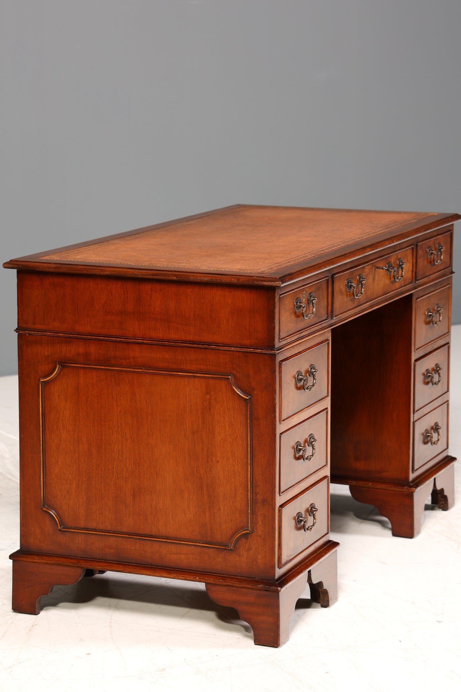 Stilvoller Englischer Schreibtisch Mahagoni Bürotisch Englisch Desk Leder Auflage