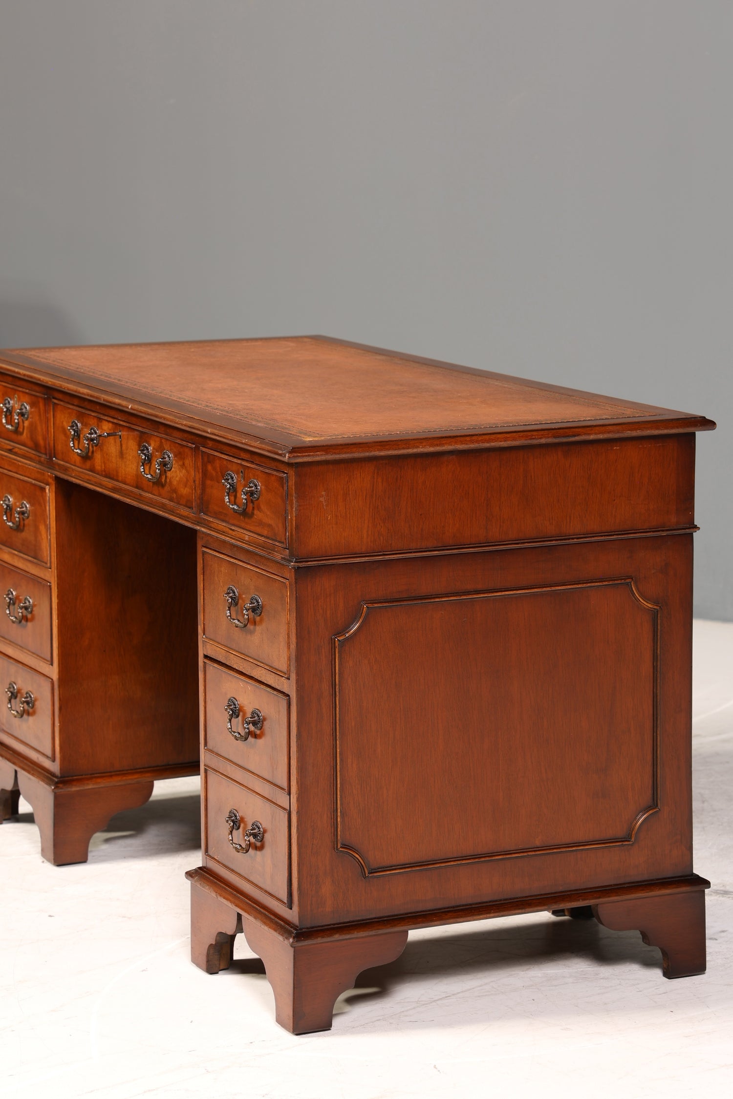 Stilvoller Englischer Schreibtisch Mahagoni Bürotisch Englisch Desk Leder Auflage