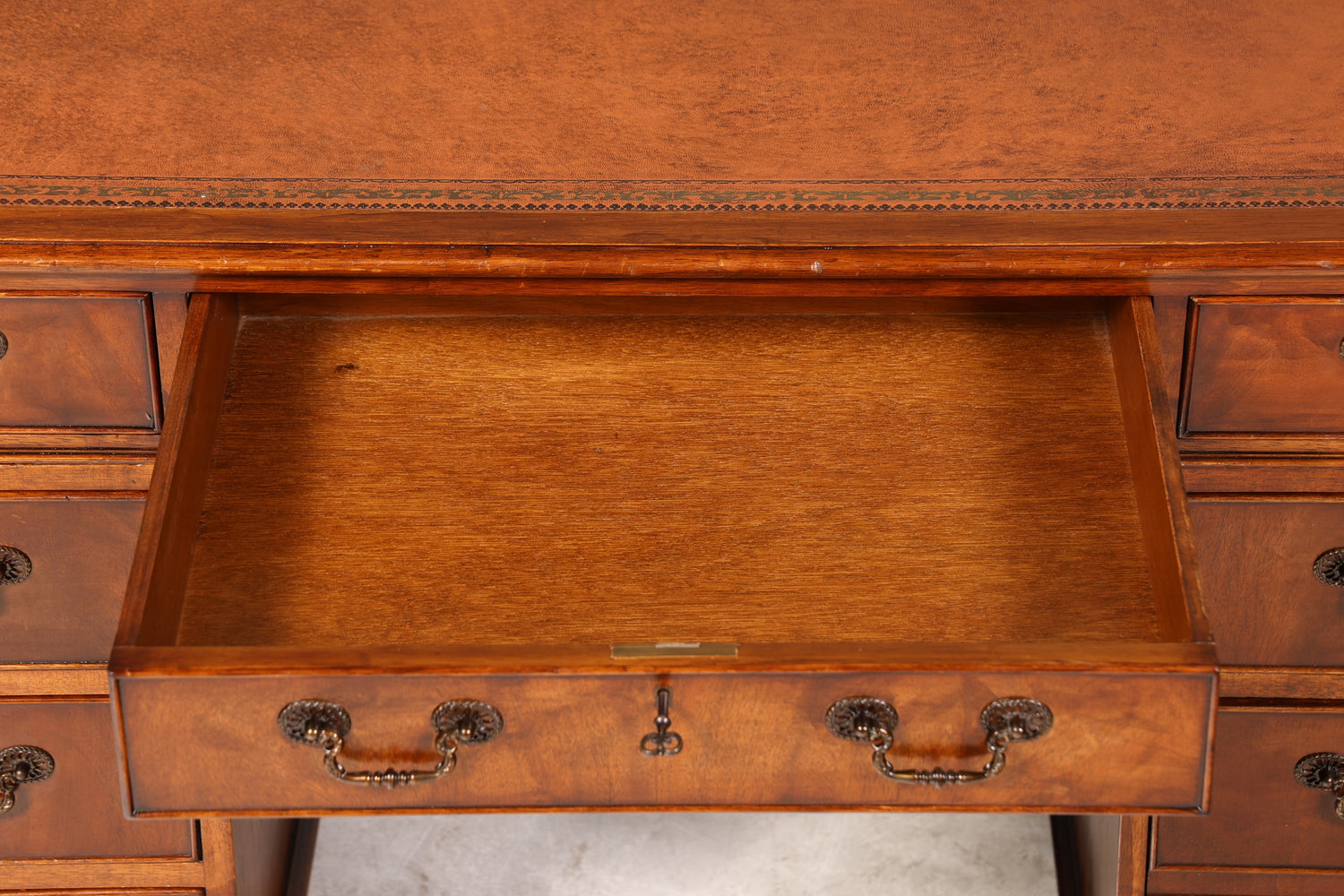 Stilvoller Englischer Schreibtisch Mahagoni Bürotisch Englisch Desk Leder Auflage