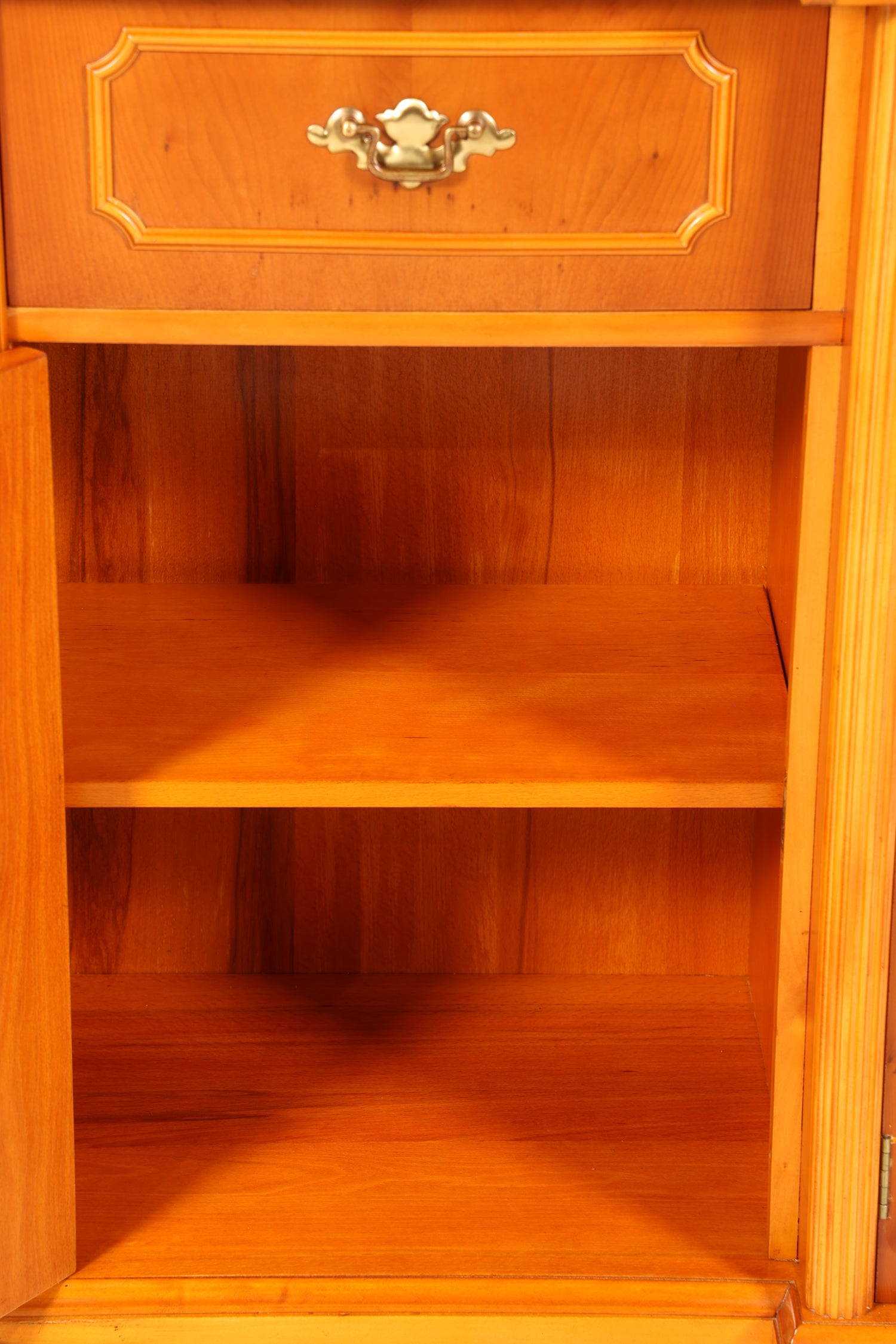 Wunderschöne Englische Vitrine Bücherschrank Buffet Antik Stil Englisch Eibe Glasvitrine Bibliothek