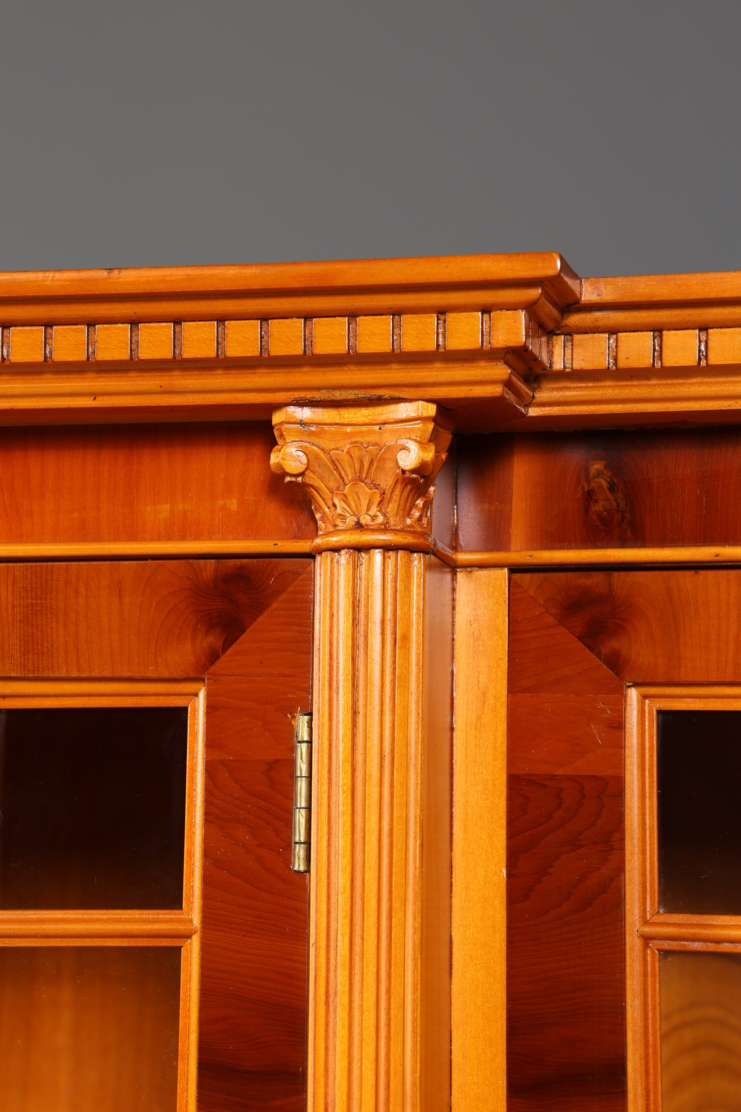 Wunderschöne Englische Vitrine Bücherschrank Buffet Antik Stil Englisch Eibe Glasvitrine Bibliothek