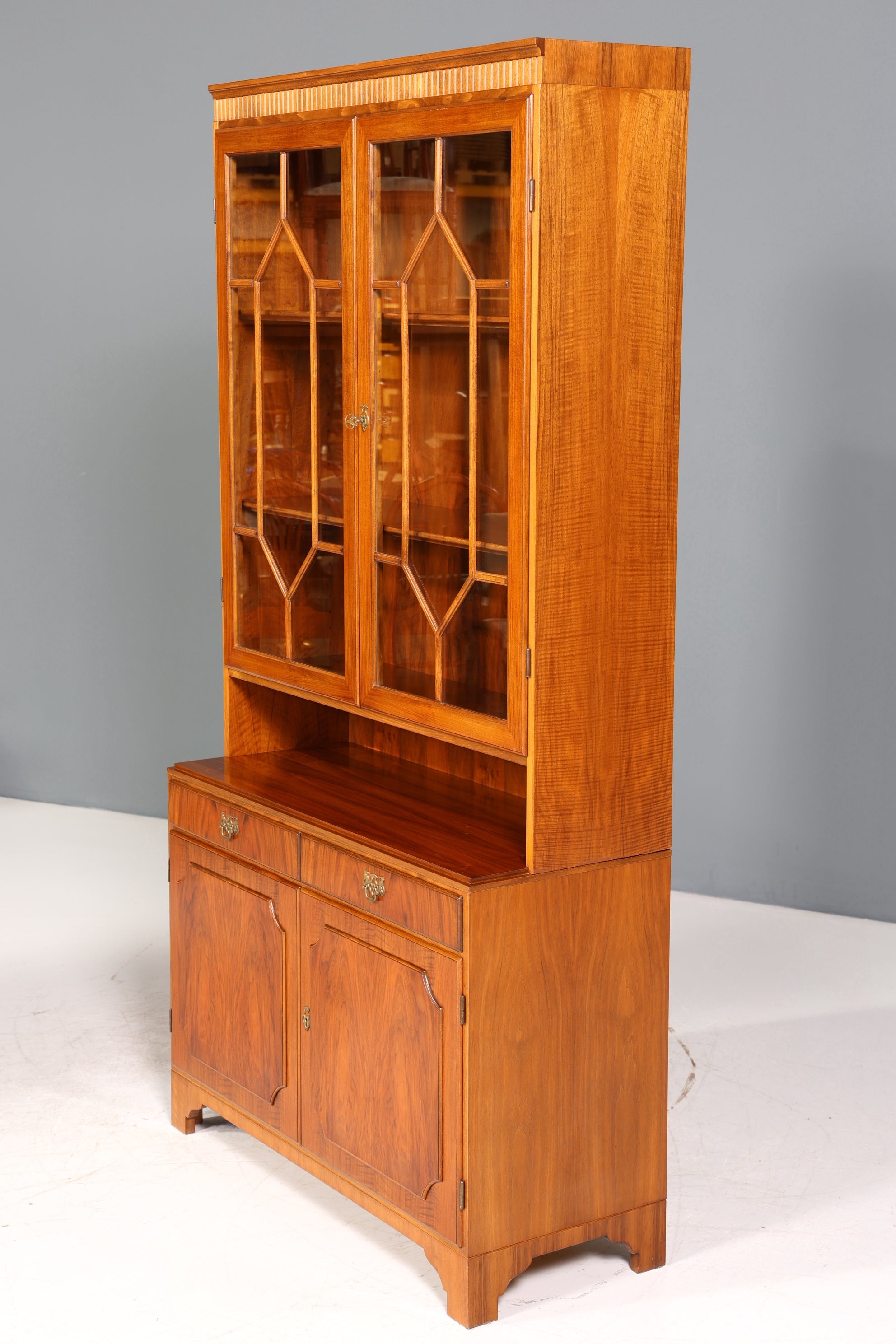 Wunderschöne Vitrine im englischen Stil Bibliothek Bücherschrank UK Buffet Schrank 60s Jahre