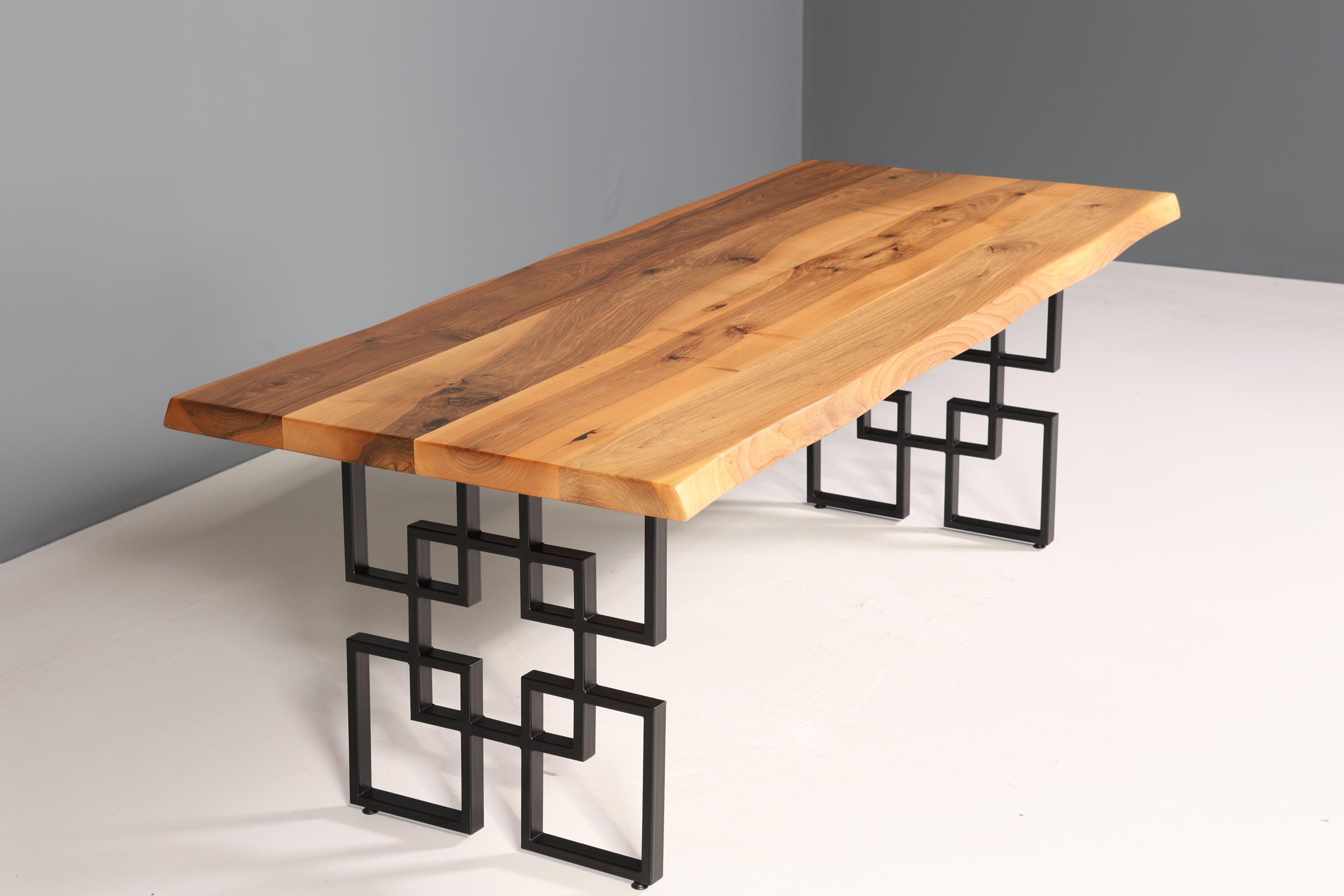 Wunderschöner Nussbaum Tisch 220cm-95cm Esszimmer Tisch Baumkanten Platte massiv Holz Küchentisch