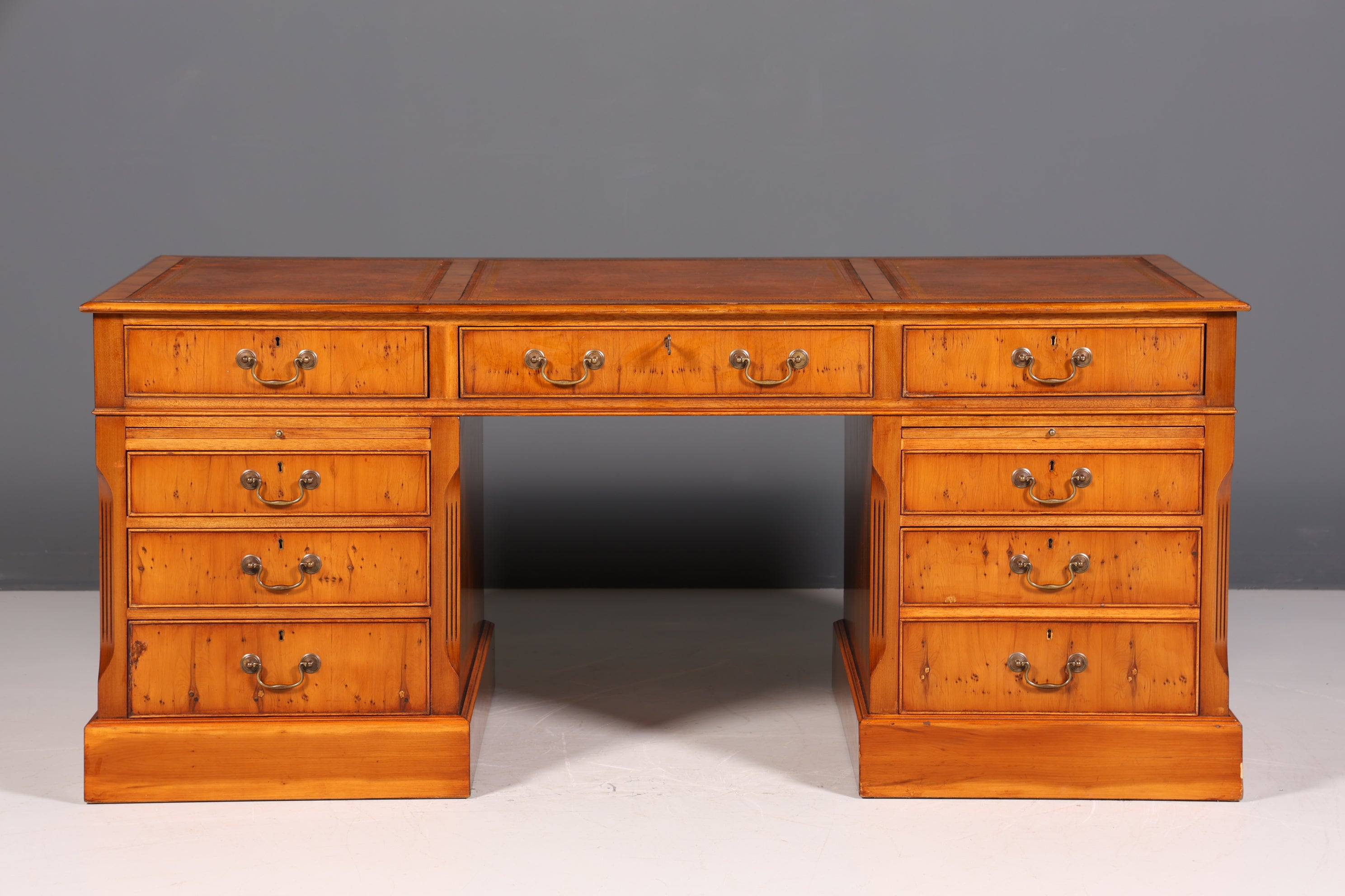 Traumhafter Englischer Schreibtisch Englisch Eibe Desk Leder Auflage Antik Stil Bürotisch Office Desk