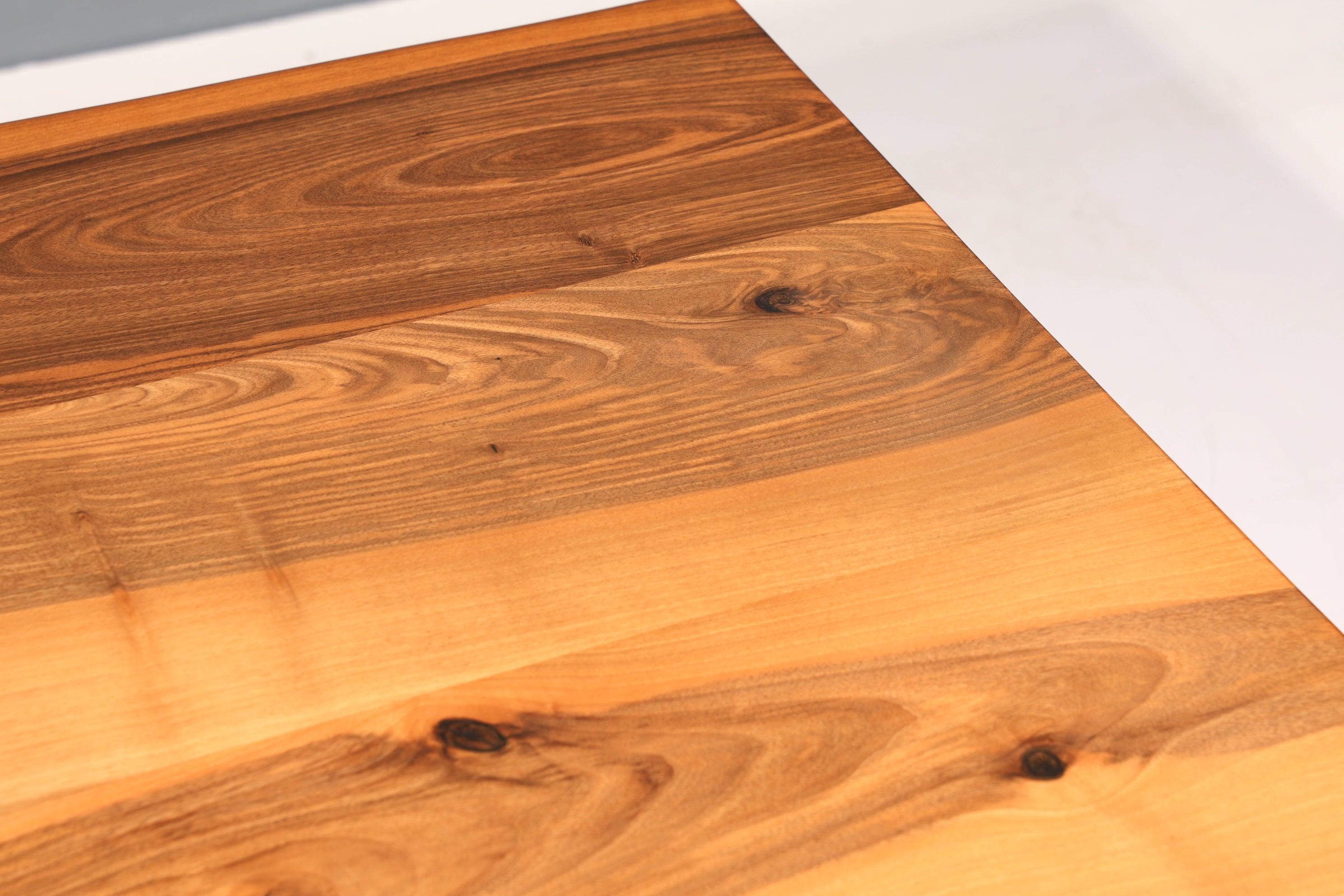 Wunderschöner Nussbaum Tisch 220cm-95cm Esszimmer Tisch Baumkanten Platte massiv Holz Küchentisch