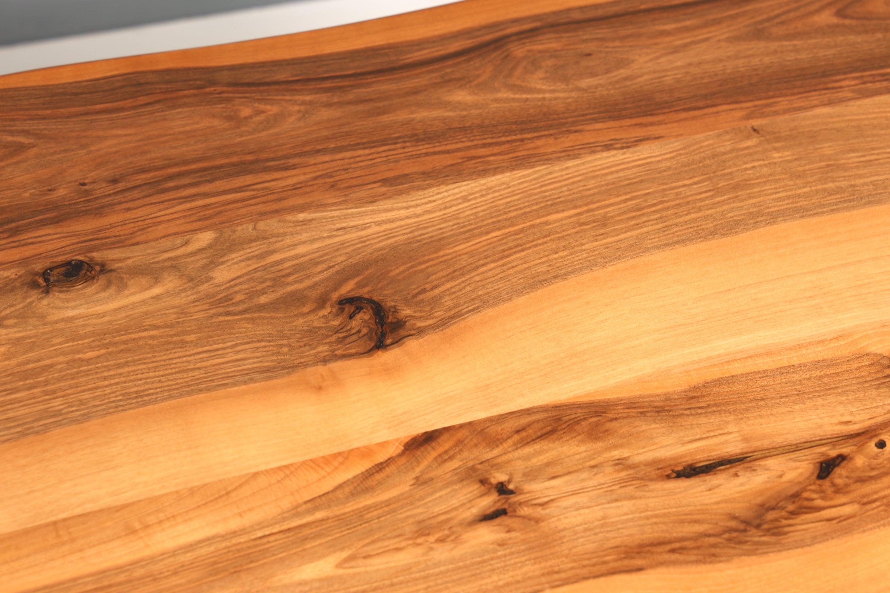 Wunderschöner Nussbaum Tisch 220cm-95cm Esszimmer Tisch Baumkanten Platte massiv Holz Küchentisch