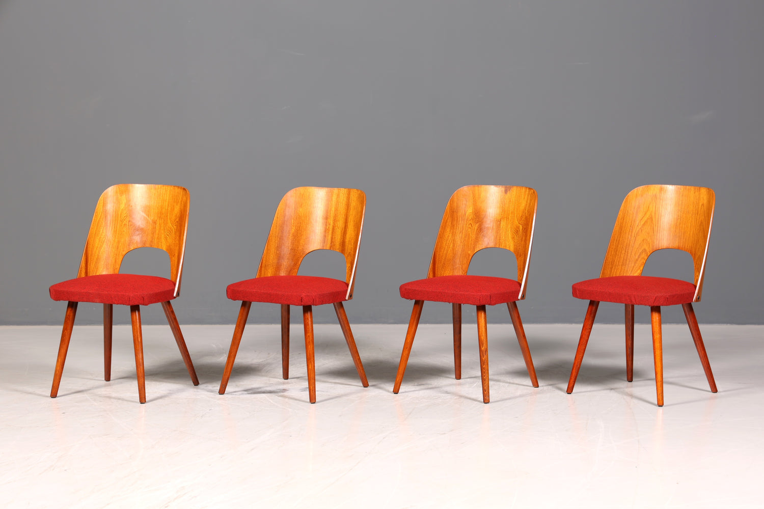 4x Traumhafte Stühle der Marke Ton Designed by Oswald Haerdtl Retro Stuhlset Danish Design Küchenstühle Esszimmer Stühle