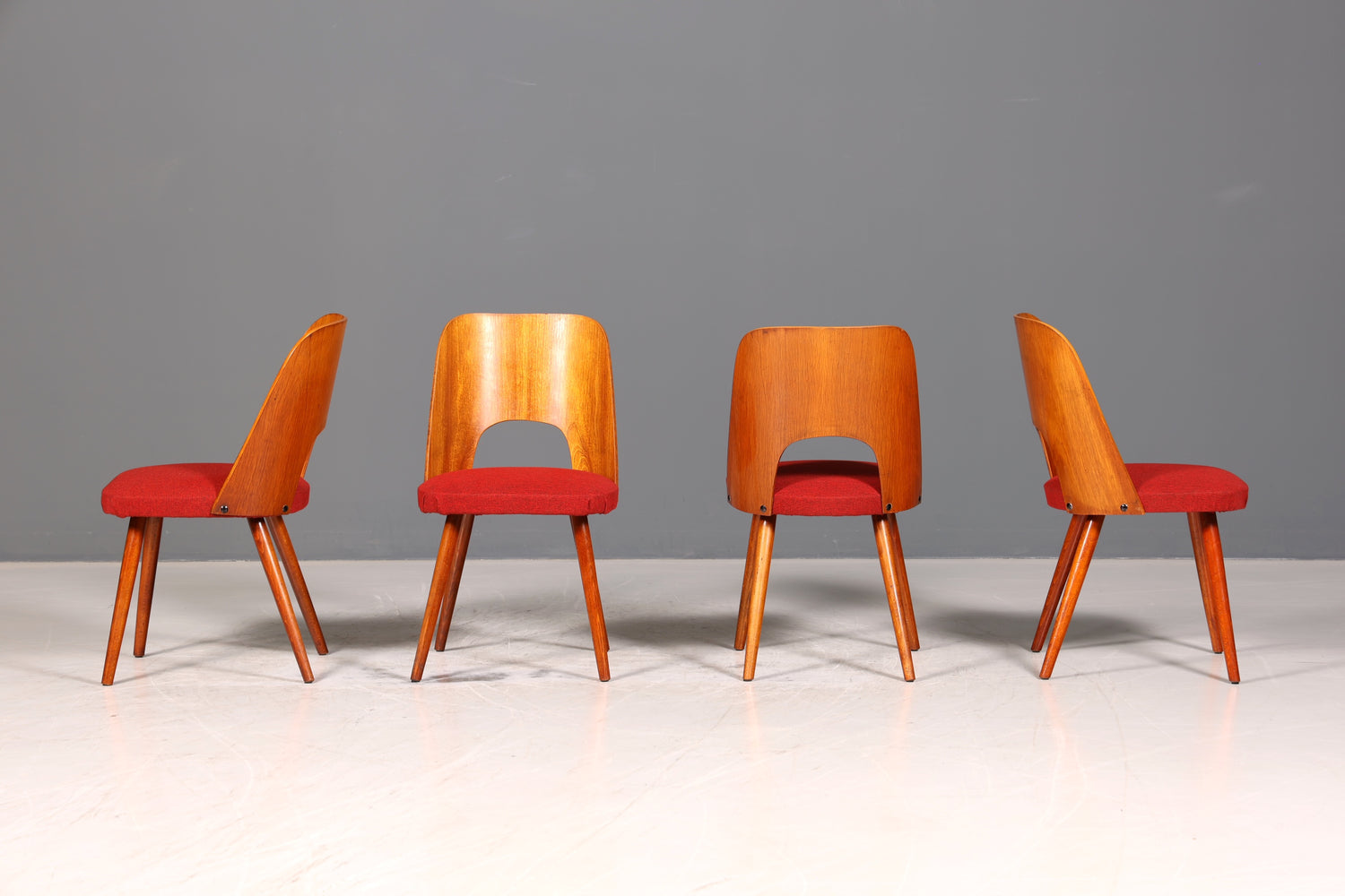 4x Traumhafte Stühle der Marke Ton Designed by Oswald Haerdtl Retro Stuhlset Danish Design Küchenstühle Esszimmer Stühle