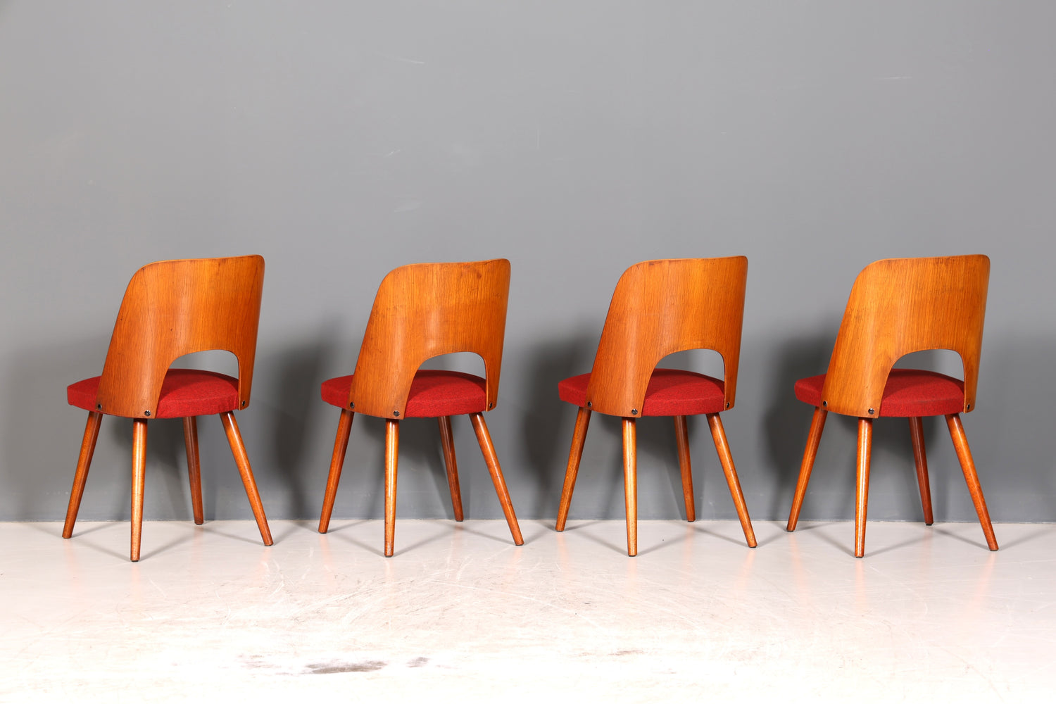 4x Traumhafte Stühle der Marke Ton Designed by Oswald Haerdtl Retro Stuhlset Danish Design Küchenstühle Esszimmer Stühle