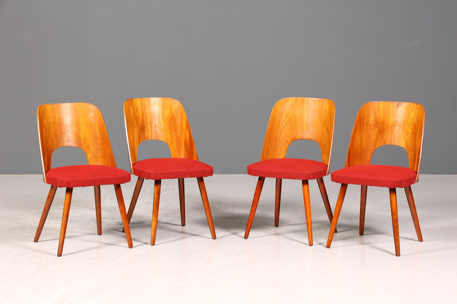 4x Traumhafte Stühle der Marke Ton Designed by Oswald Haerdtl Retro Stuhlset Danish Design Küchenstühle Esszimmer Stühle